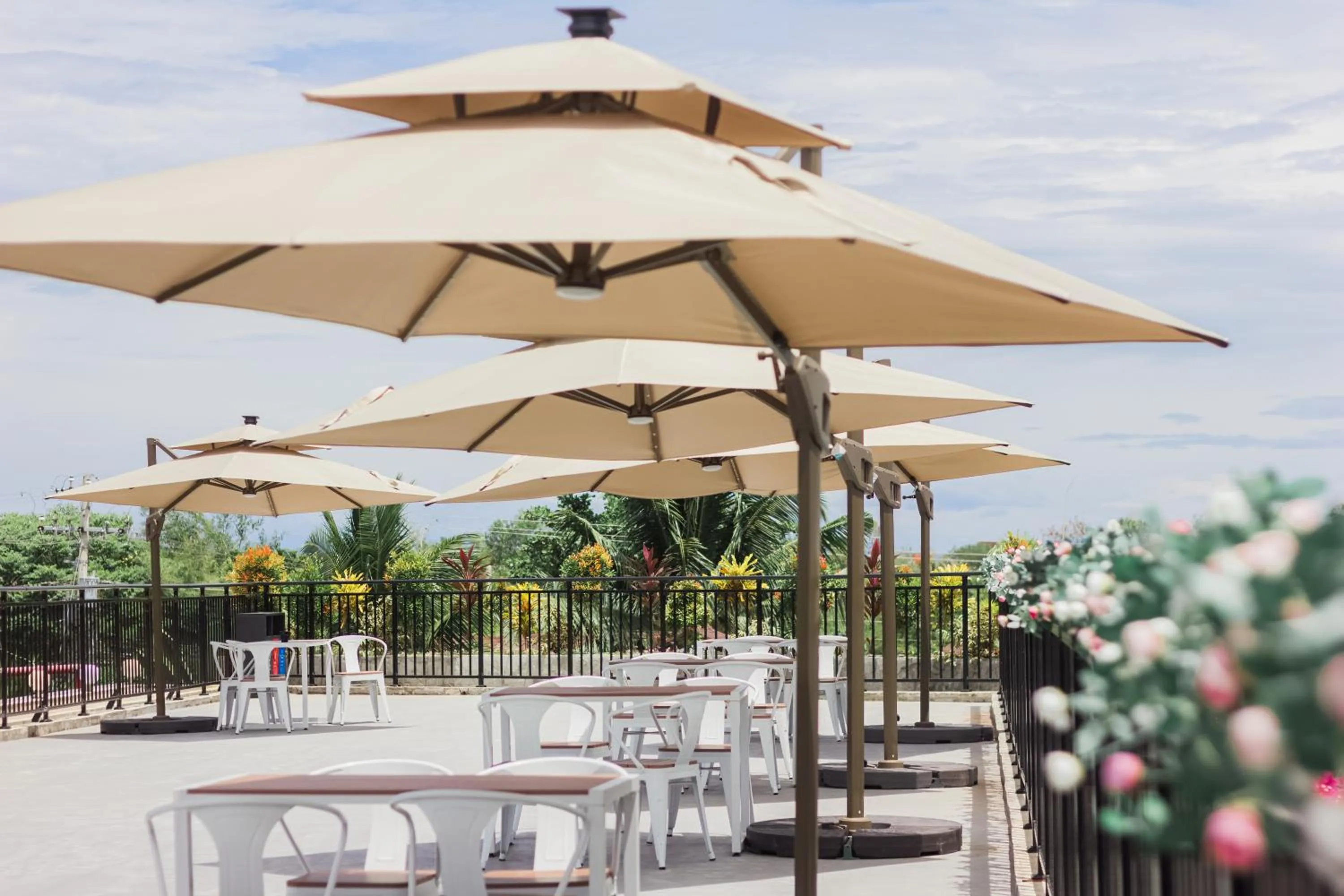 Restaurant/places to eat in Bohol Dolphin Bay Resort