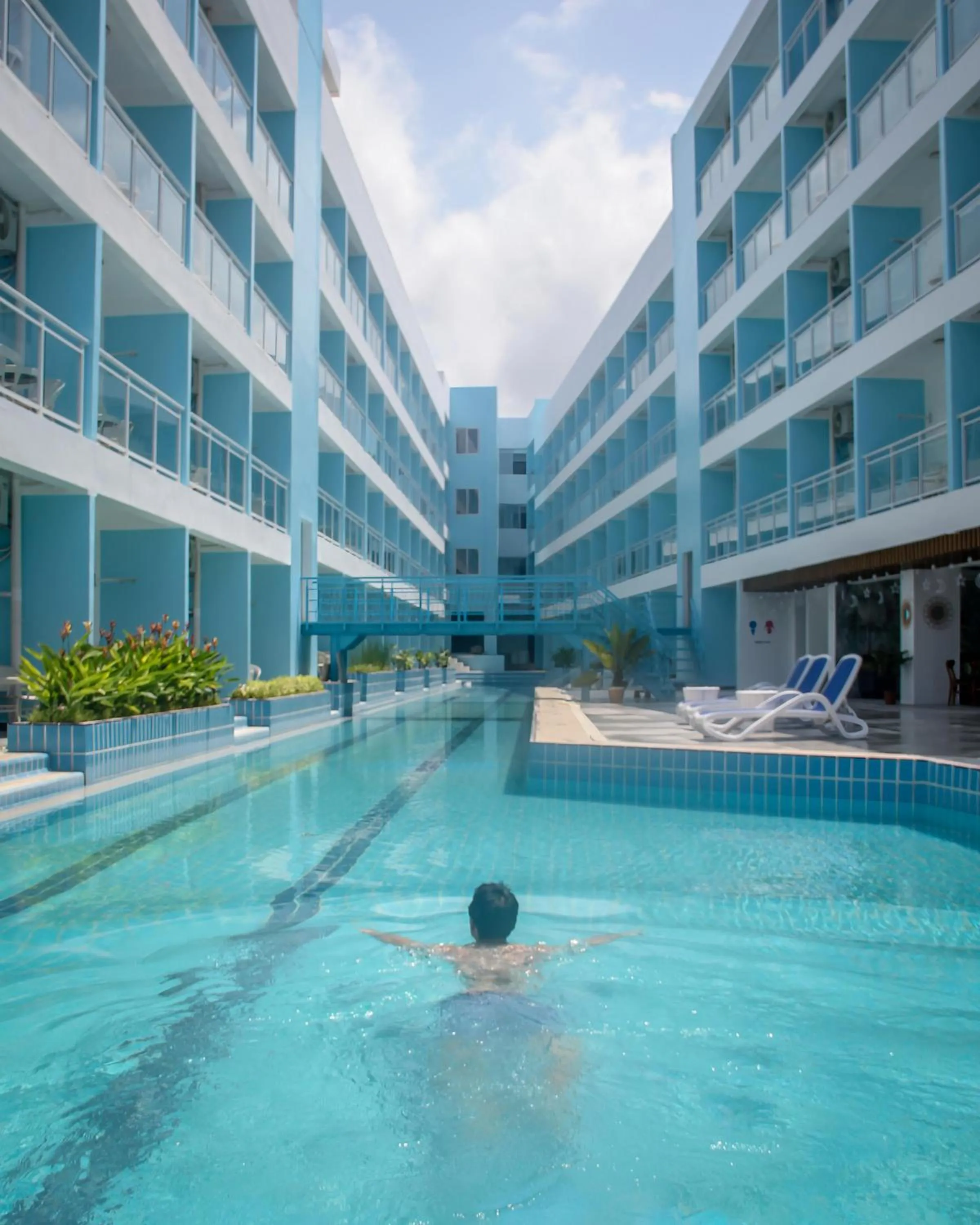 Swimming pool in Bohol Dolphin Bay Resort