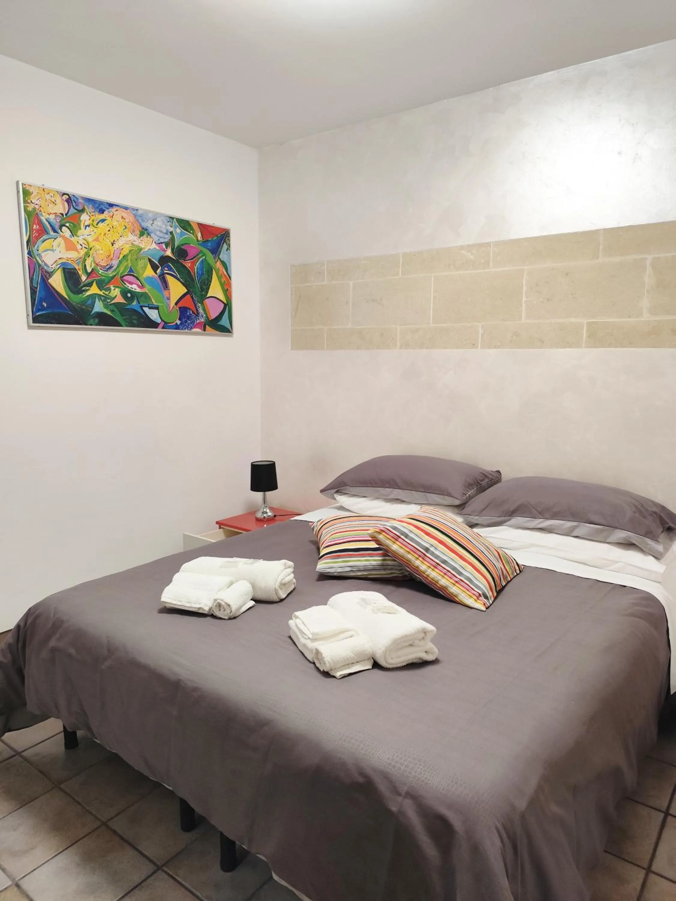 Bedroom, Bed in White Suite B&B