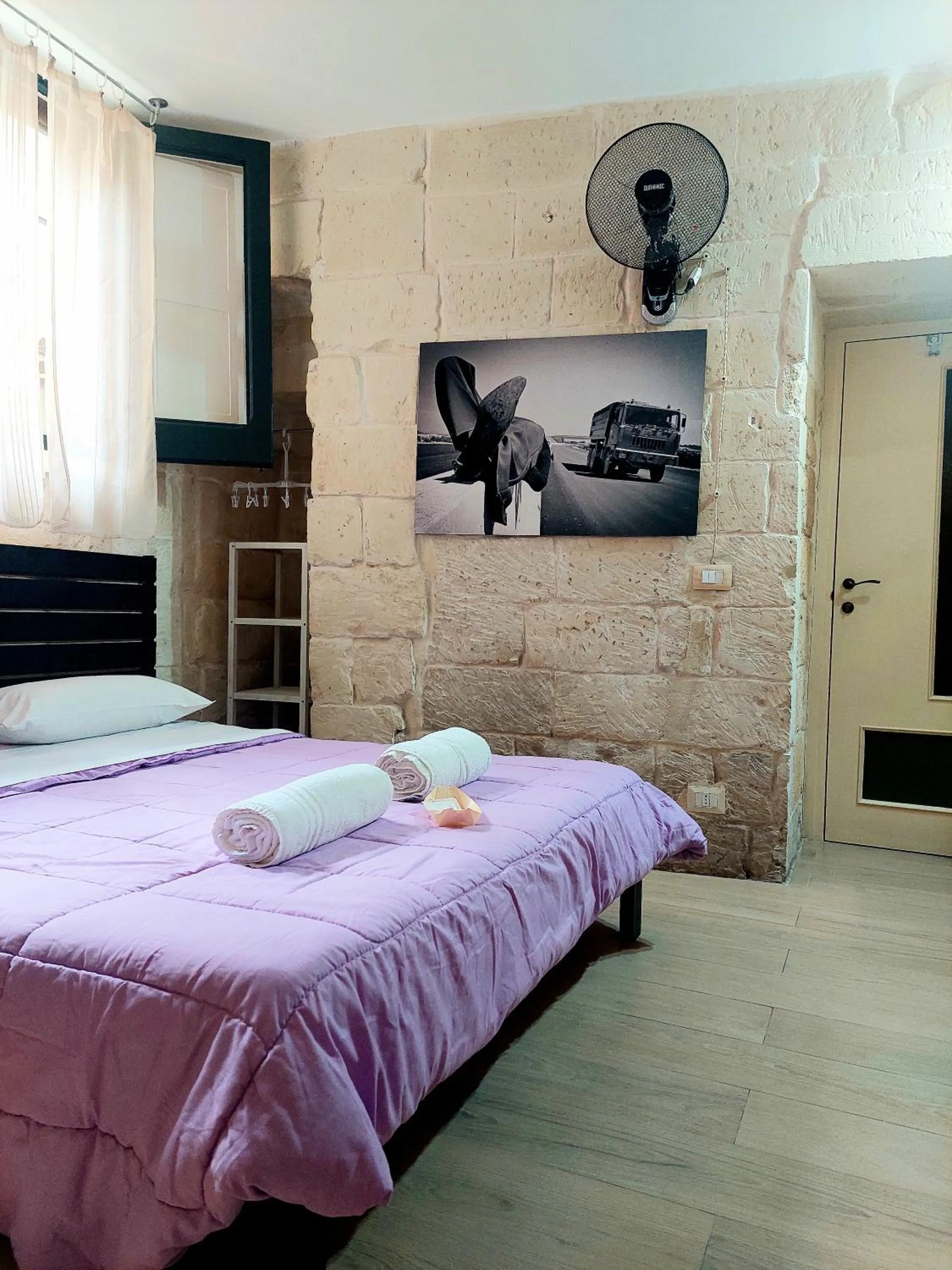 Photo of the whole room, Bed in White Suite B&B