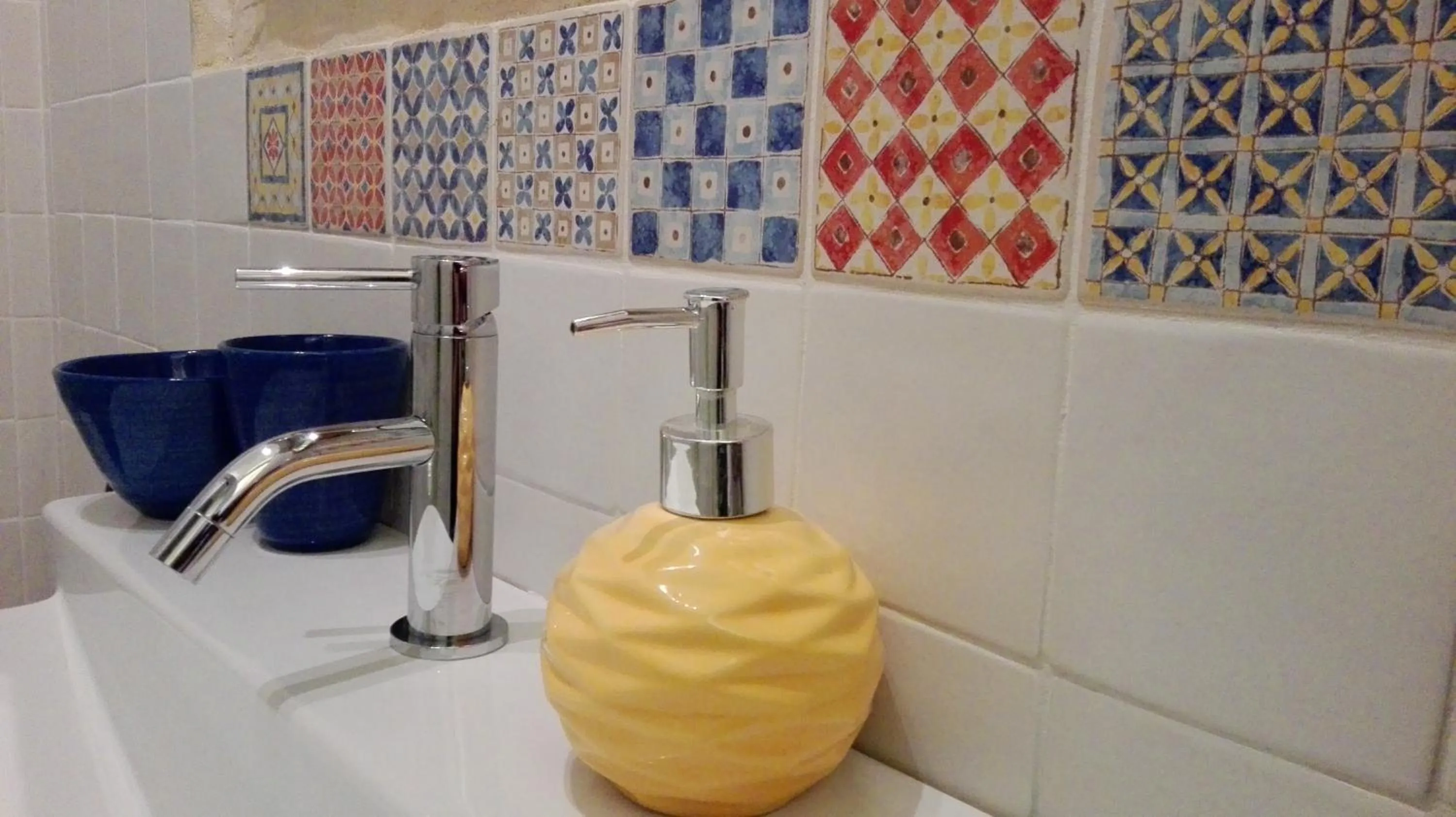 Decorative detail in White Suite B&B