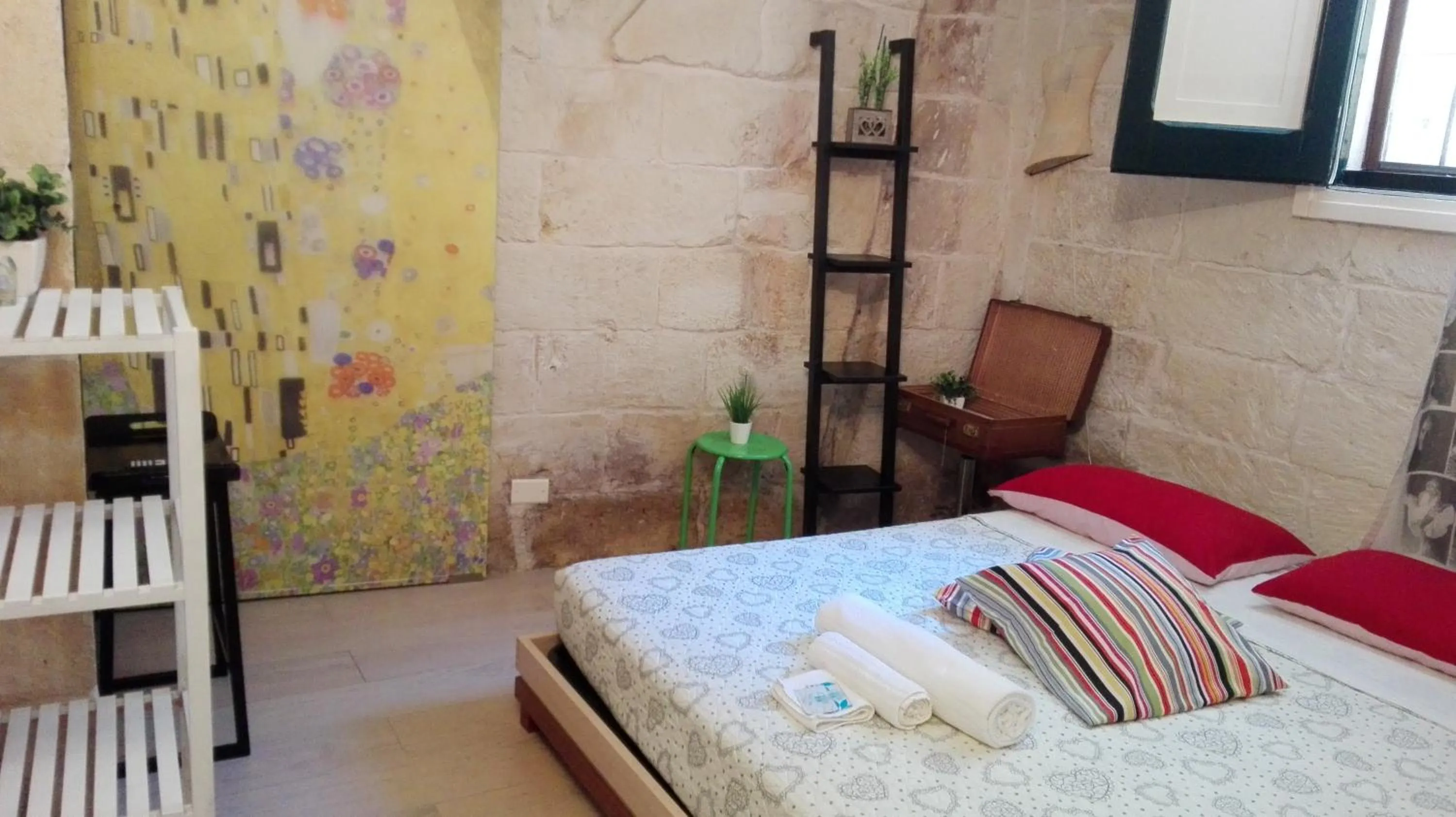 Photo of the whole room, Bed in White Suite B&B