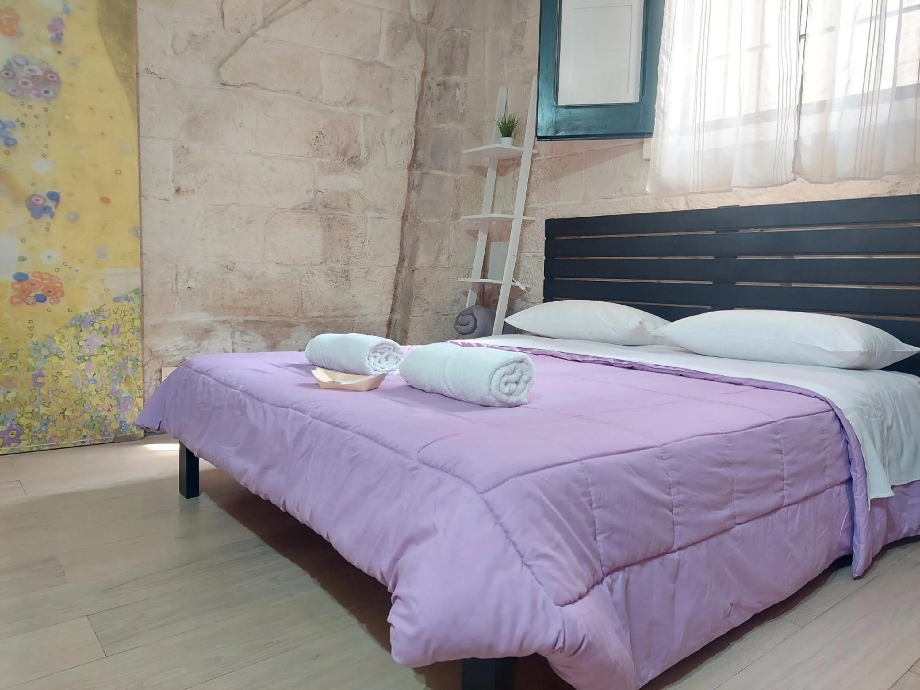 Bed in White Suite B&B