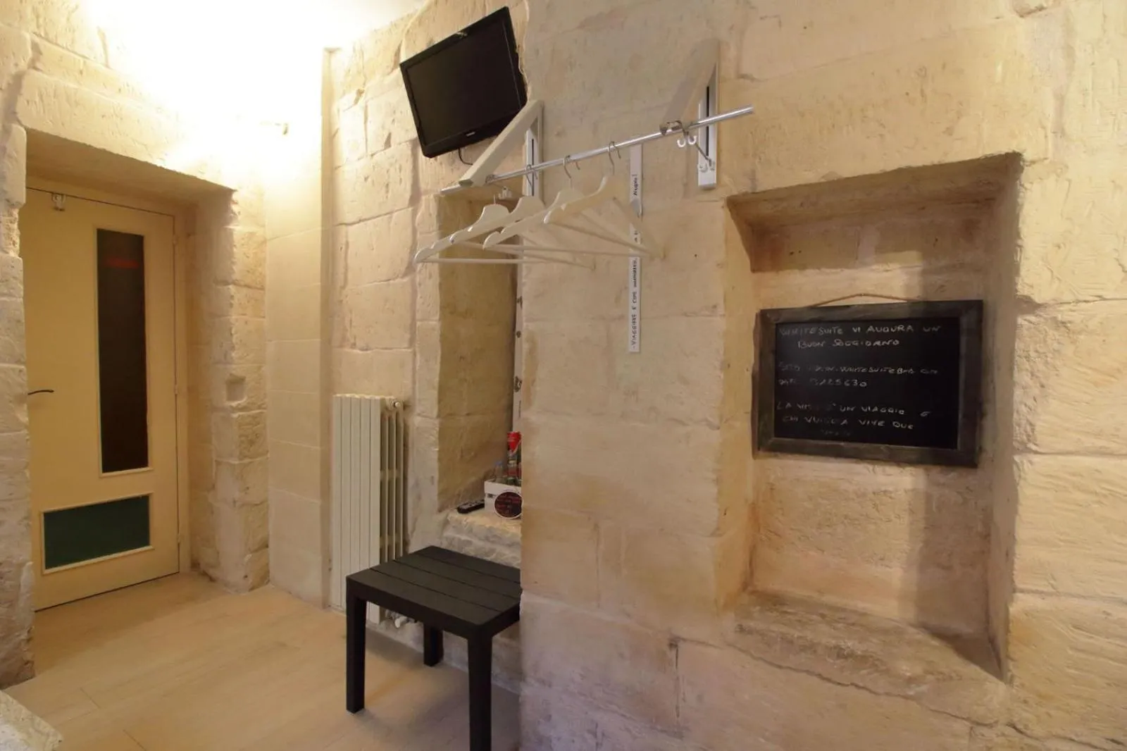 TV and multimedia in White Suite B&B