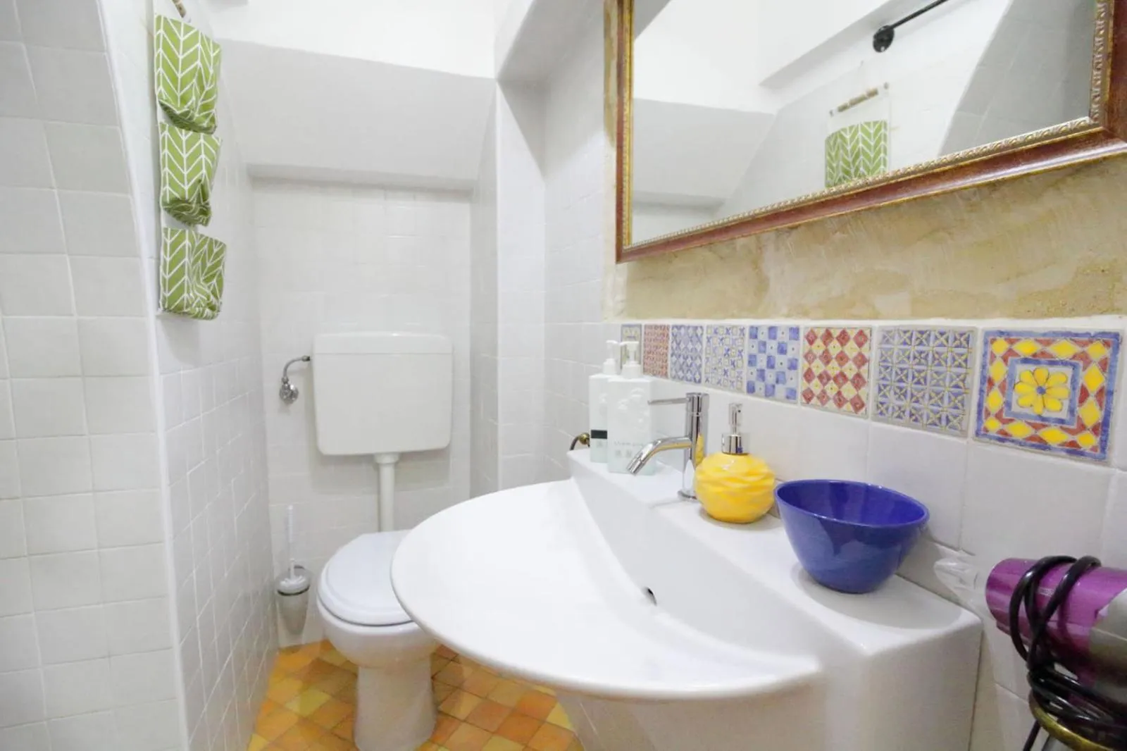 Bathroom in White Suite B&B