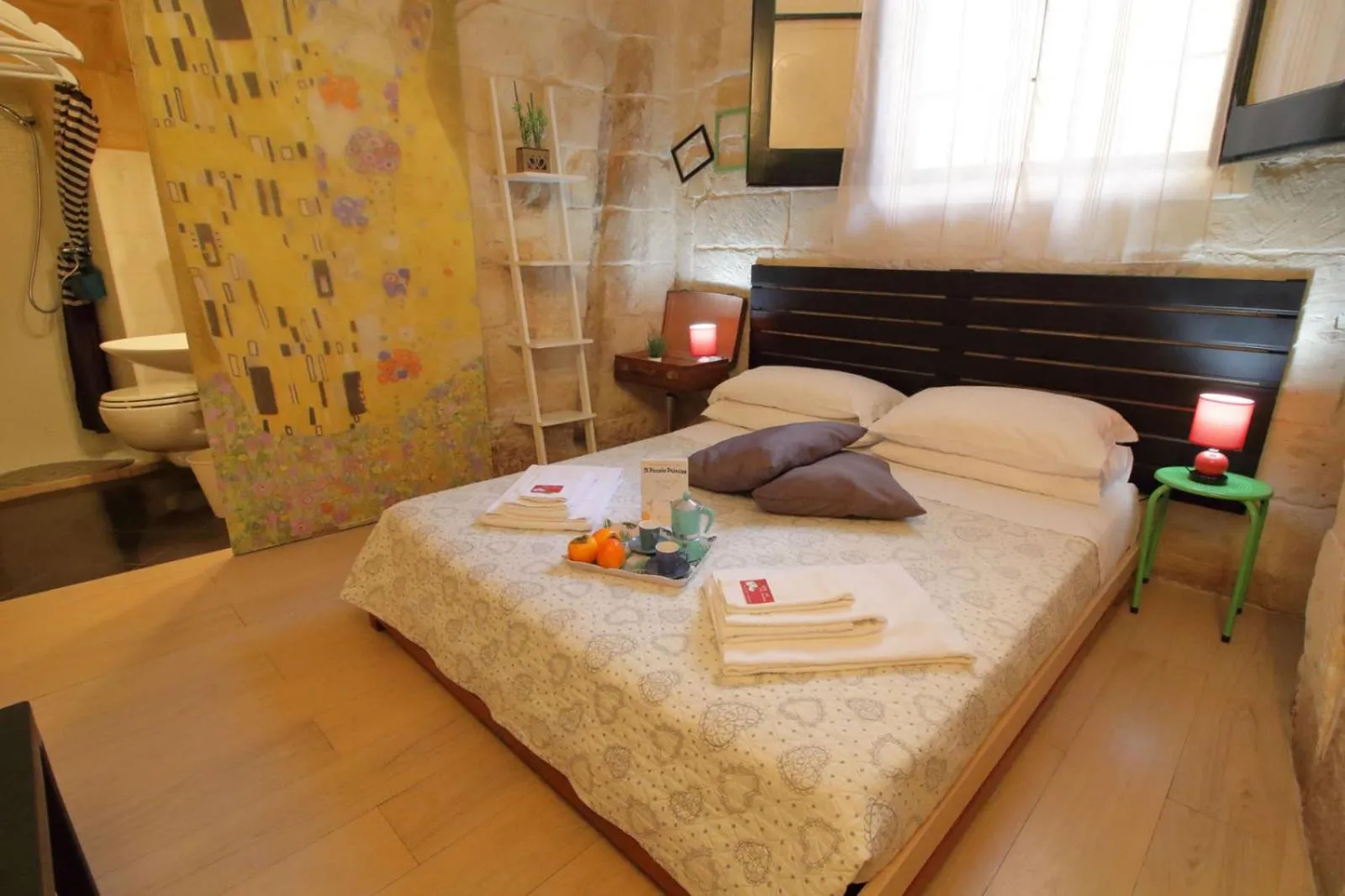 Photo of the whole room, Bed in White Suite B&B