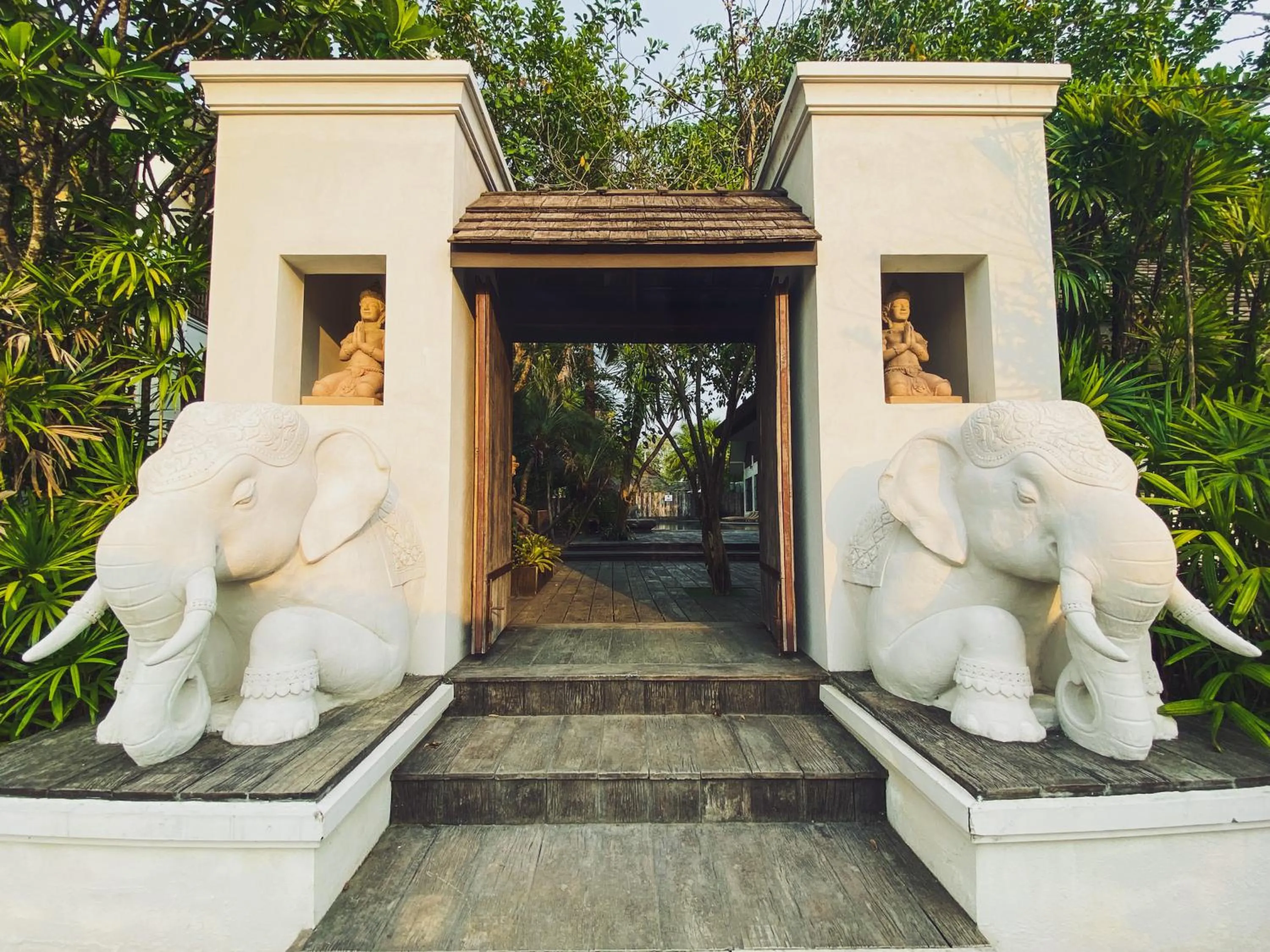 Property building in Beaver Club Homestay