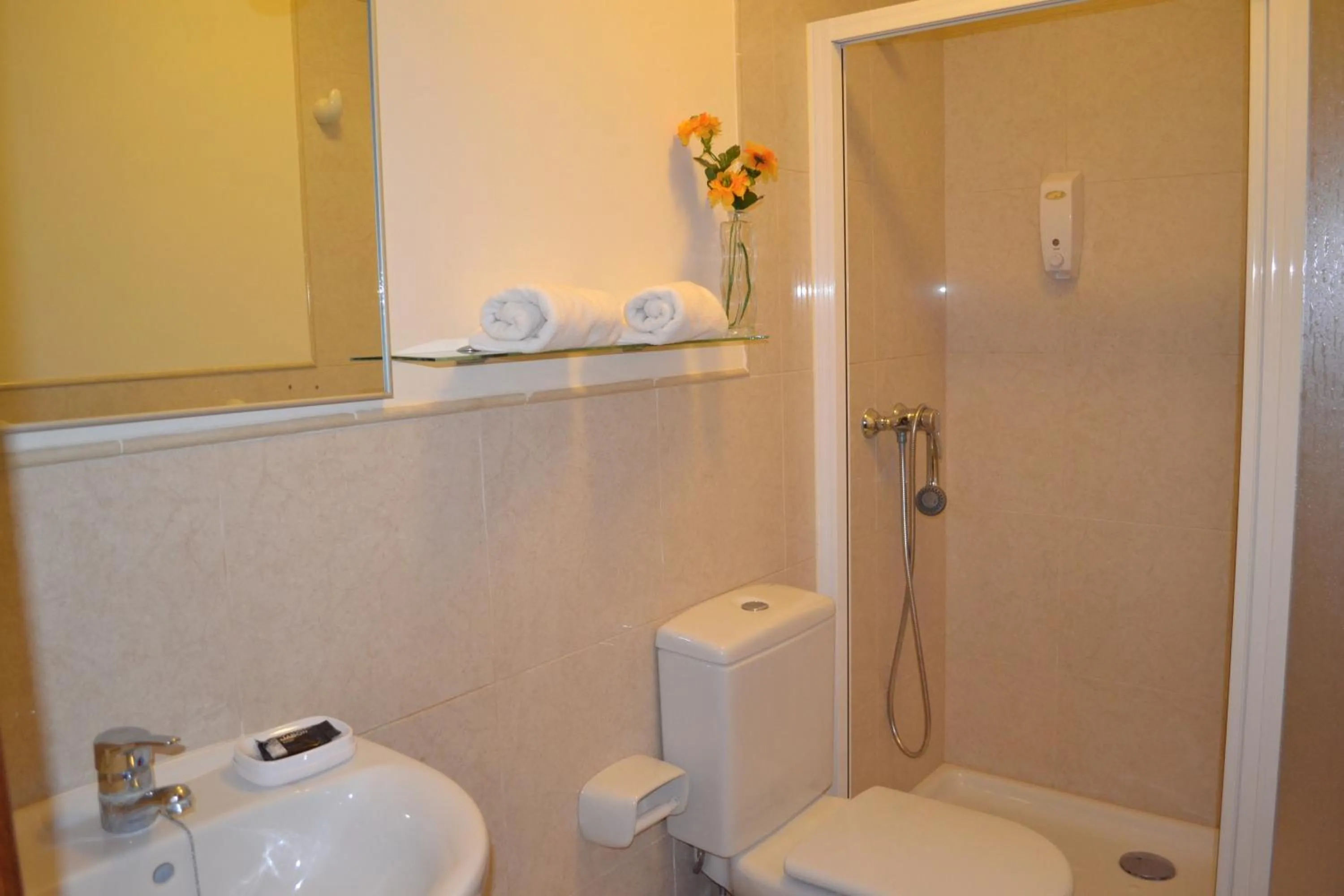 Bathroom in Apartamentos Garden Atlantis en Club Atlantis