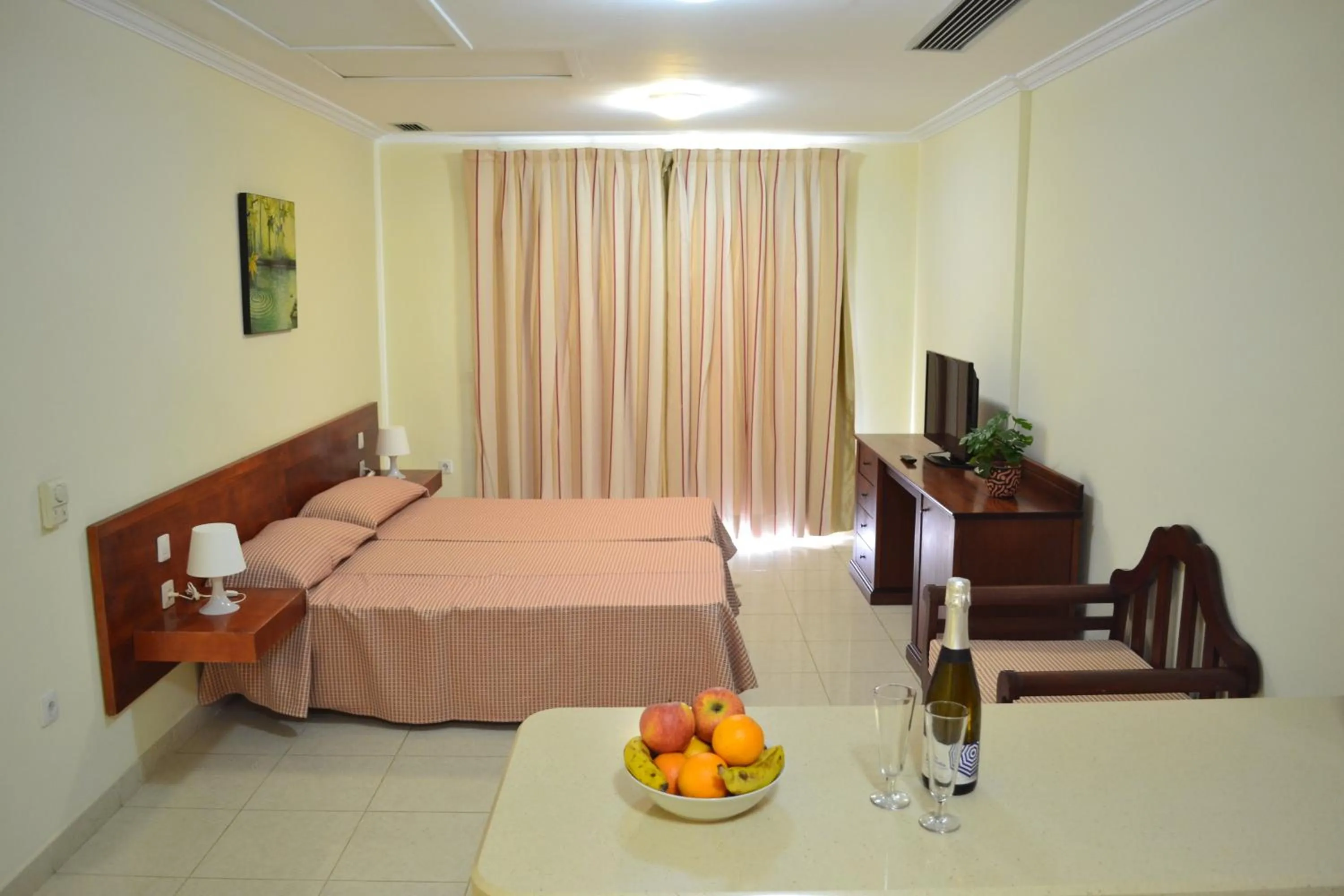 Photo of the whole room, Bed in Apartamentos Garden Atlantis en Club Atlantis