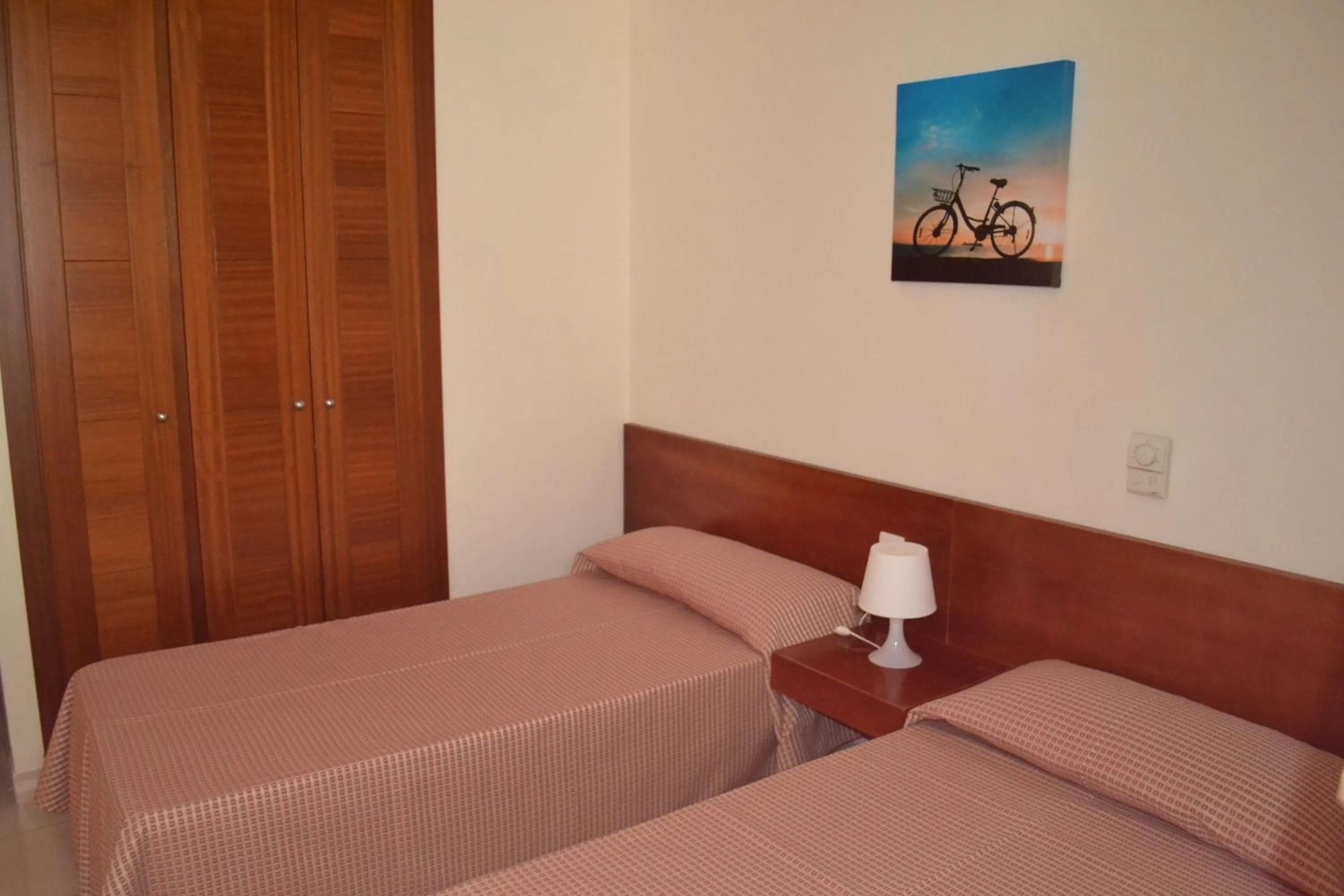 Bedroom, Bed in Apartamentos Garden Atlantis en Club Atlantis