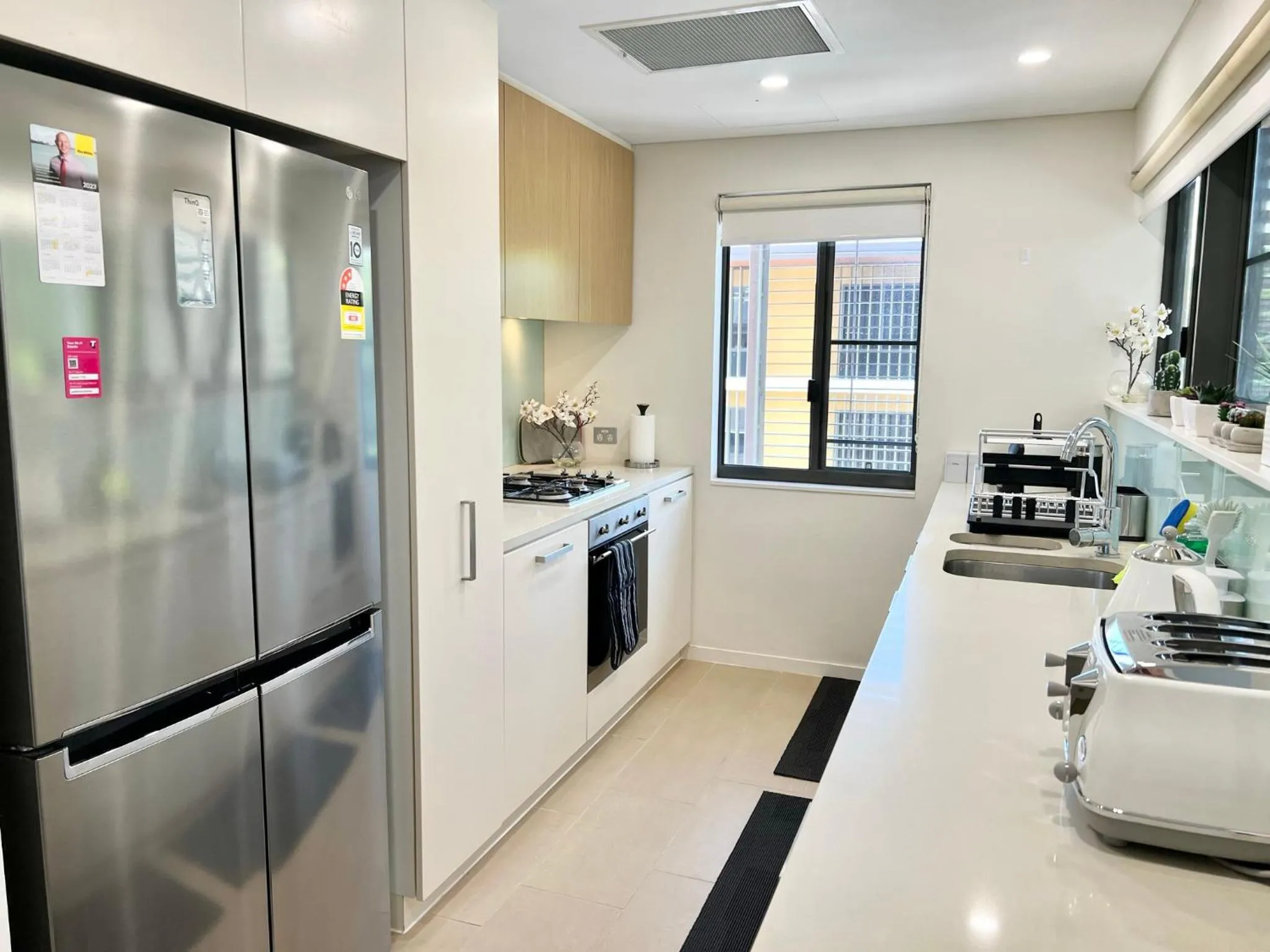 Kitchen or kitchenette in Waterfront Escape 2Bdr, Wavepool, Restaurants