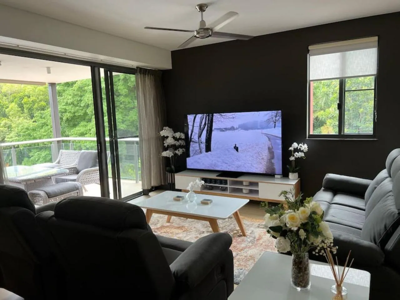 TV and multimedia in Waterfront Escape 2Bdr, Wavepool, Restaurants