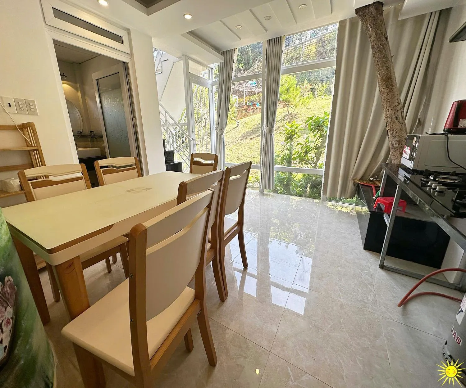 Communal lounge/ TV room in Otel Hotel Dalat