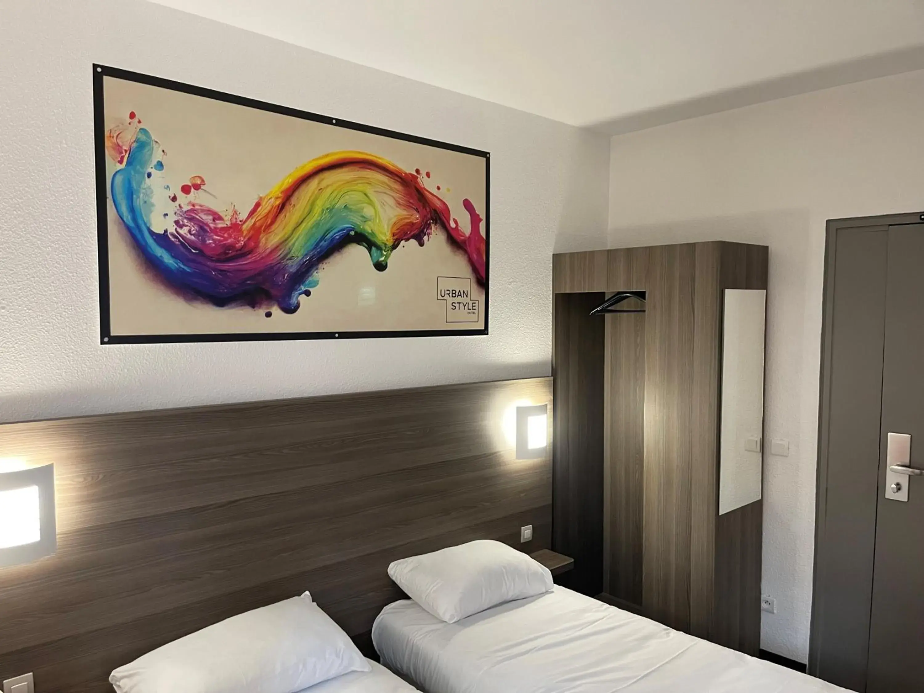 Bedroom, Bed in Urban Style Cannes Mouans-Sartoux Bedroom, Bed in Urban Style Cannes Mouans-Sartoux