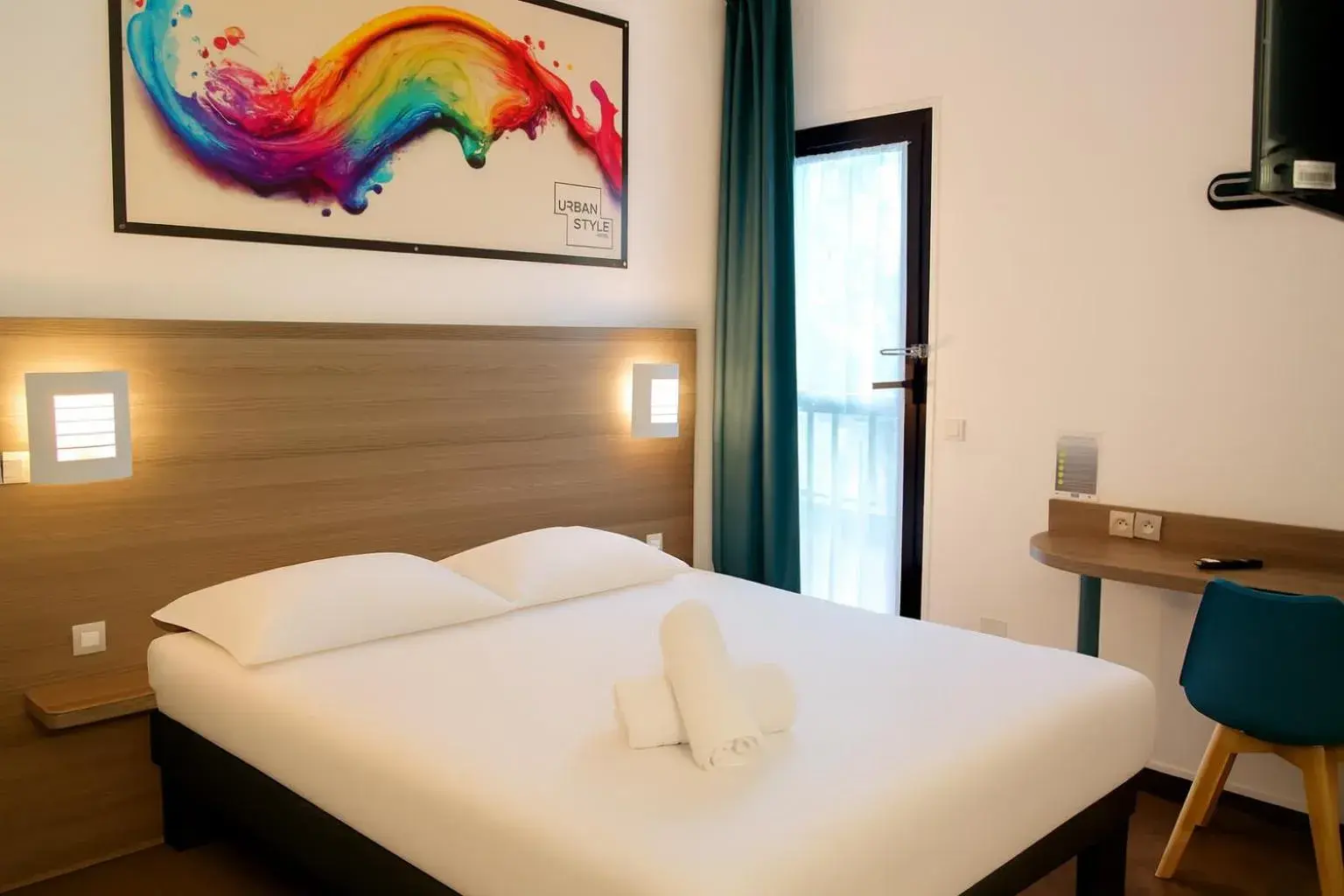 Bedroom, Bed in Urban Style Cannes Mouans-Sartoux Bedroom, Bed in Urban Style Cannes Mouans-Sartoux