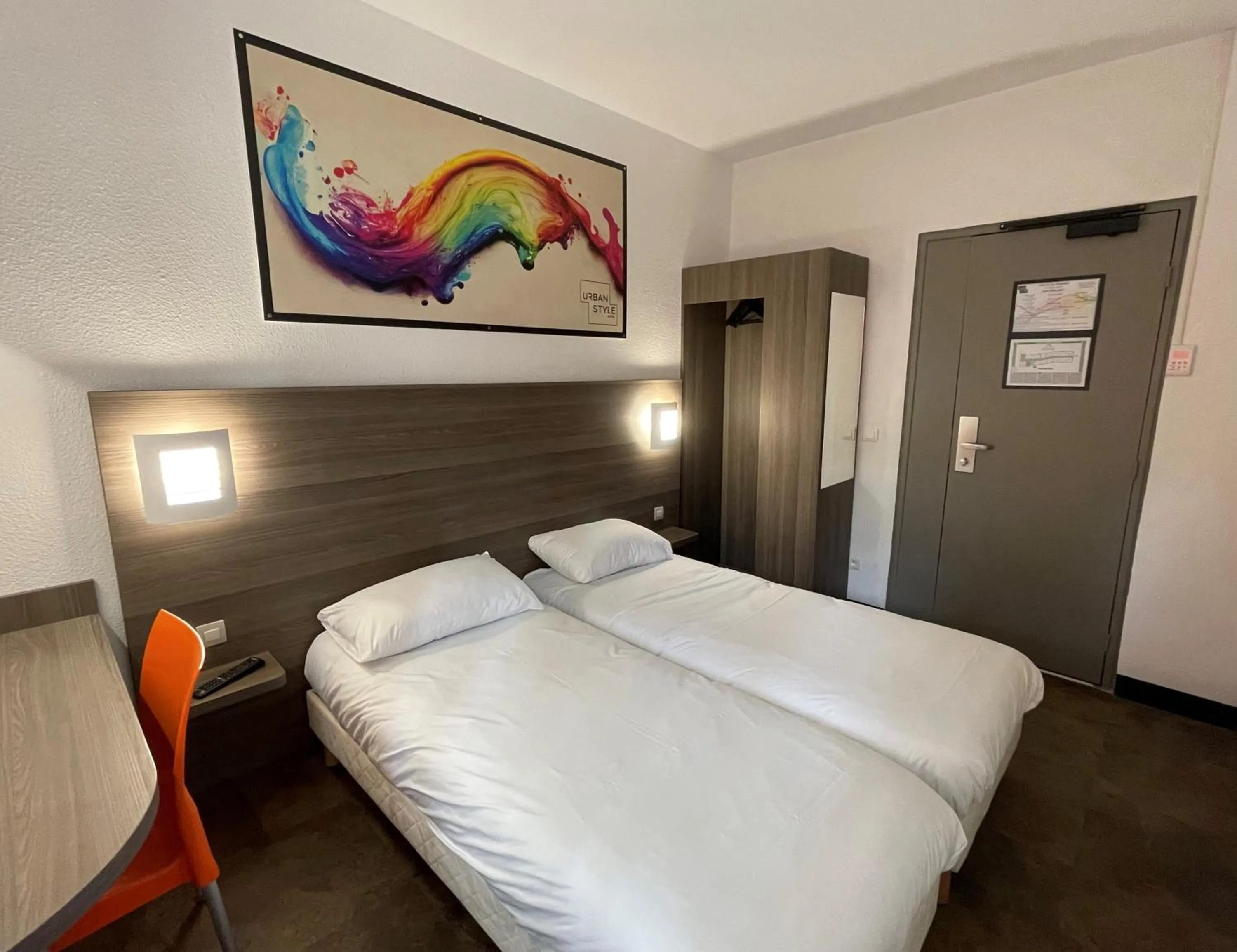 Photo of the whole room, Bed in Urban Style Cannes Mouans-Sartoux