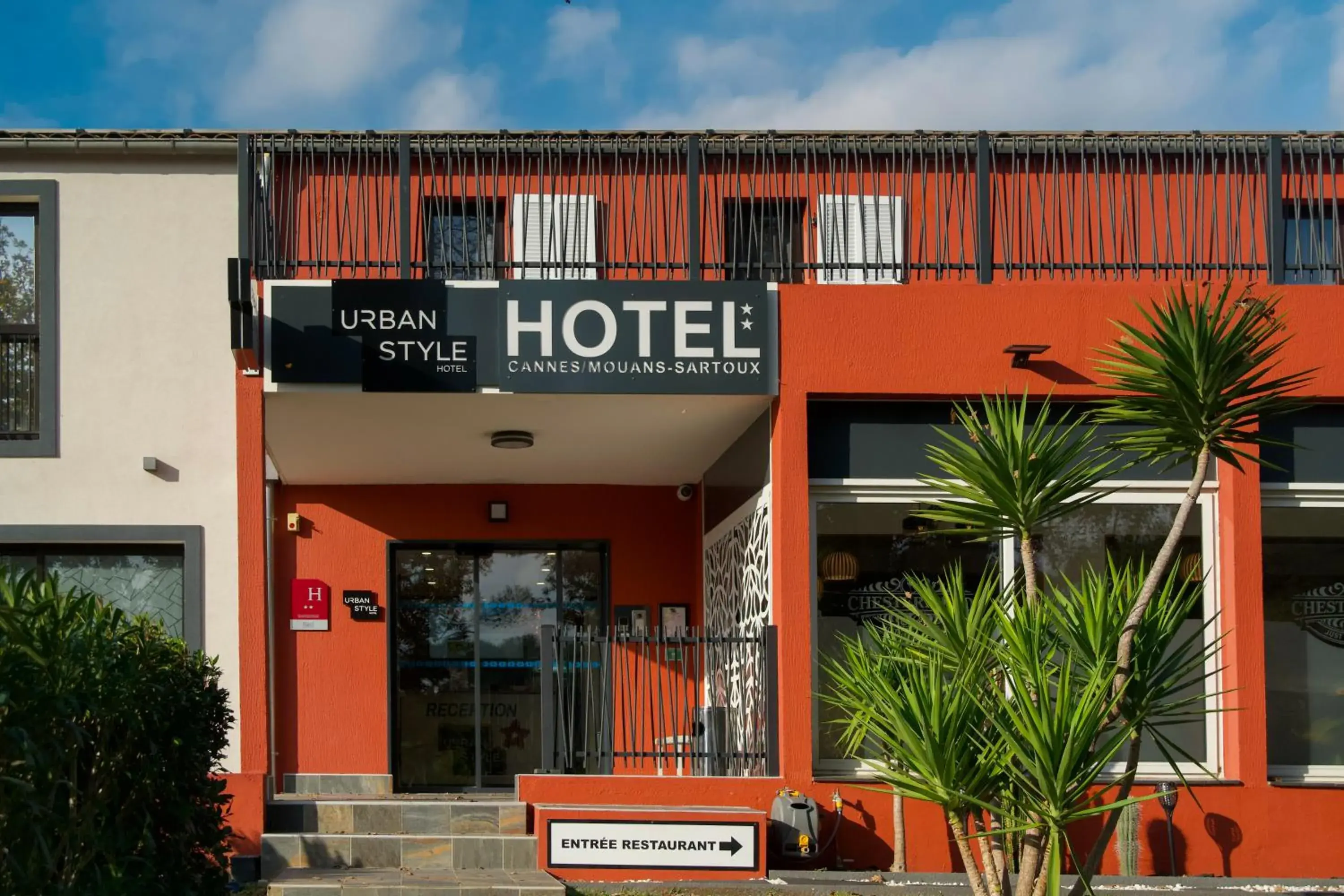 Facade/entrance in Urban Style Cannes Mouans-Sartoux Facade/entrance in Urban Style Cannes Mouans-Sartoux