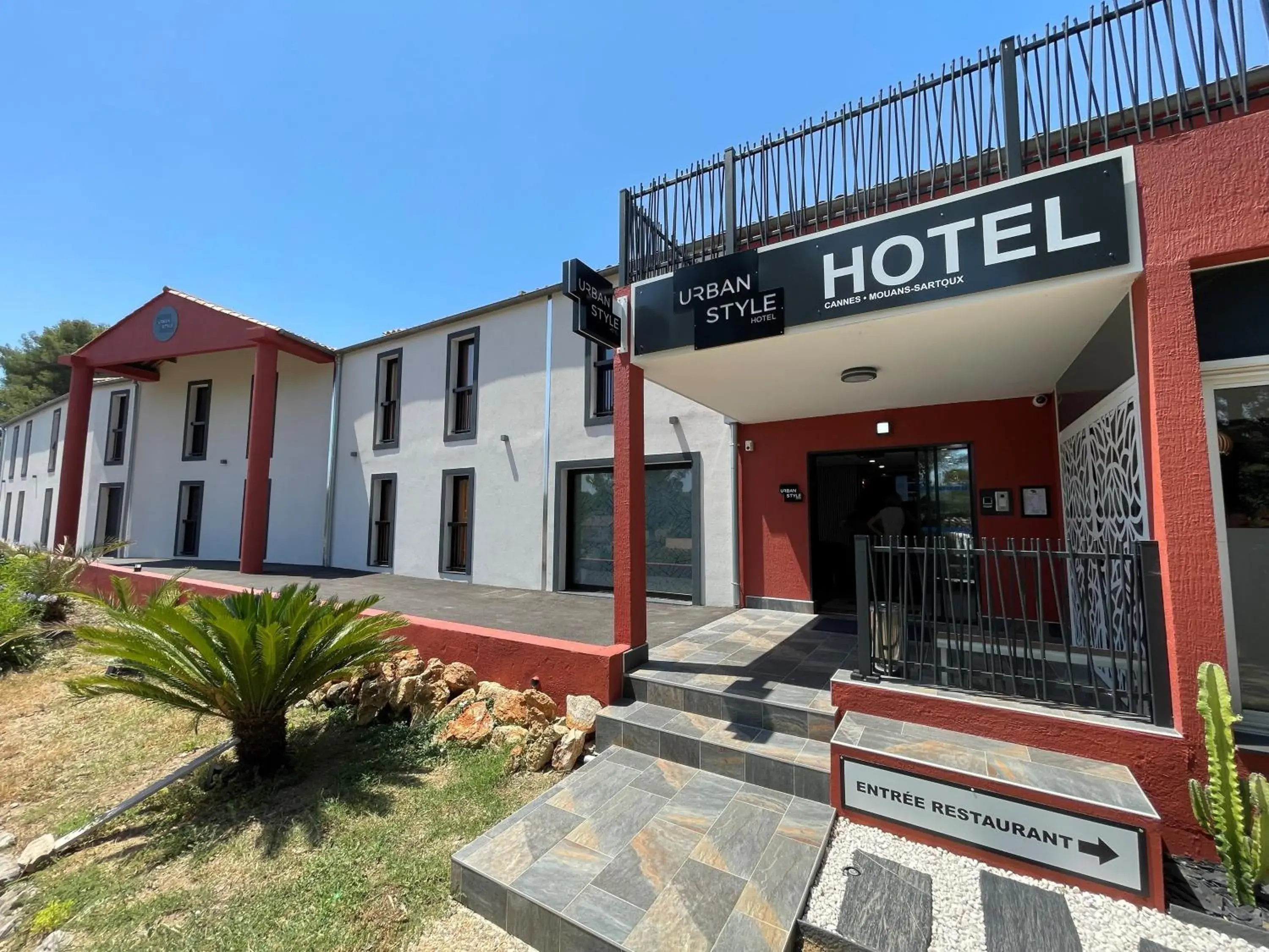Facade/entrance in Urban Style Cannes Mouans-Sartoux Facade/entrance in Urban Style Cannes Mouans-Sartoux