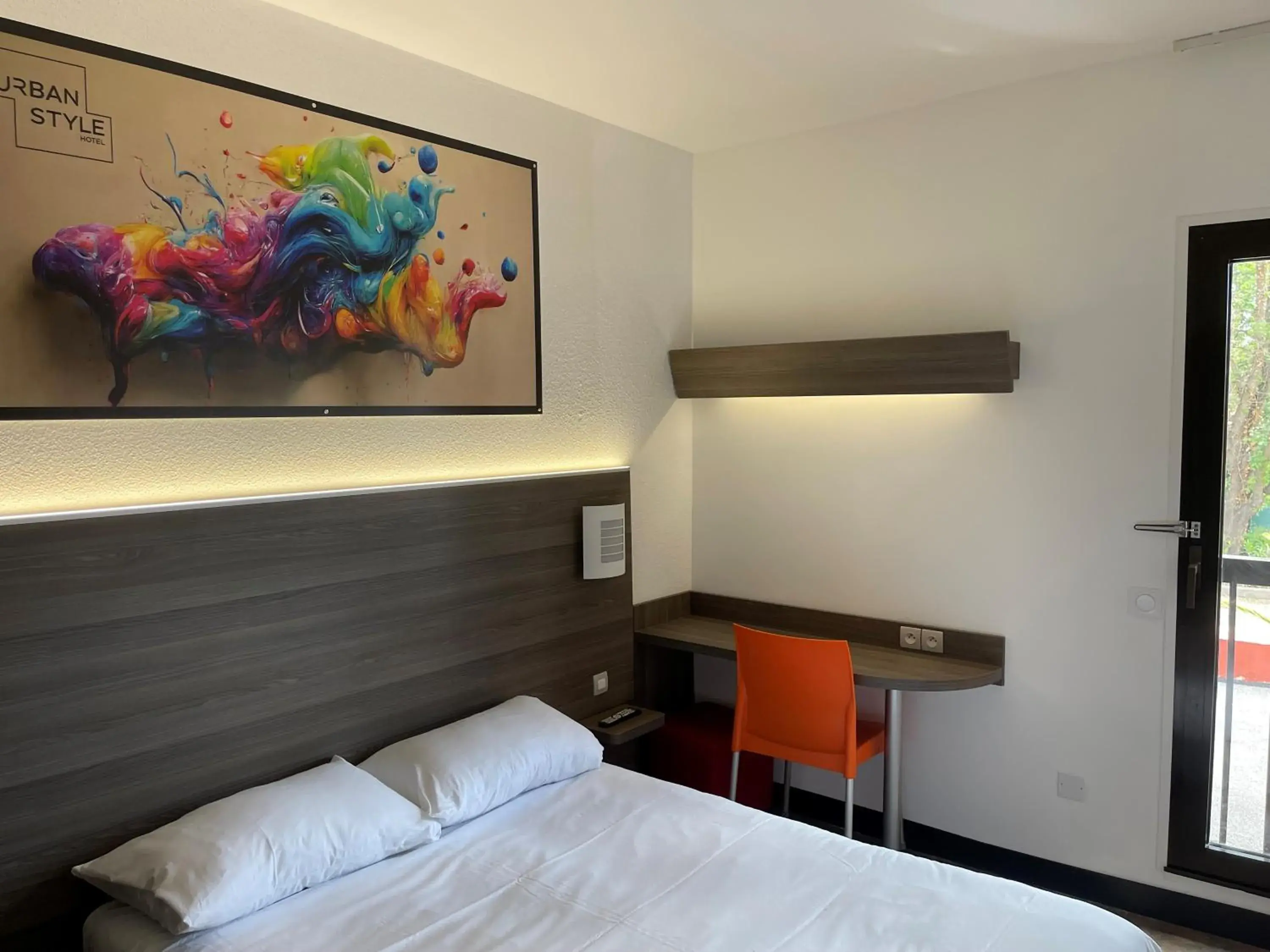 Bedroom, Bed in Urban Style Cannes Mouans-Sartoux Bedroom, Bed in Urban Style Cannes Mouans-Sartoux