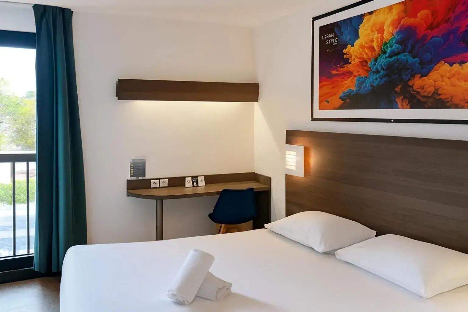 Bedroom, Bed in Urban Style Cannes Mouans-Sartoux Bedroom, Bed in Urban Style Cannes Mouans-Sartoux