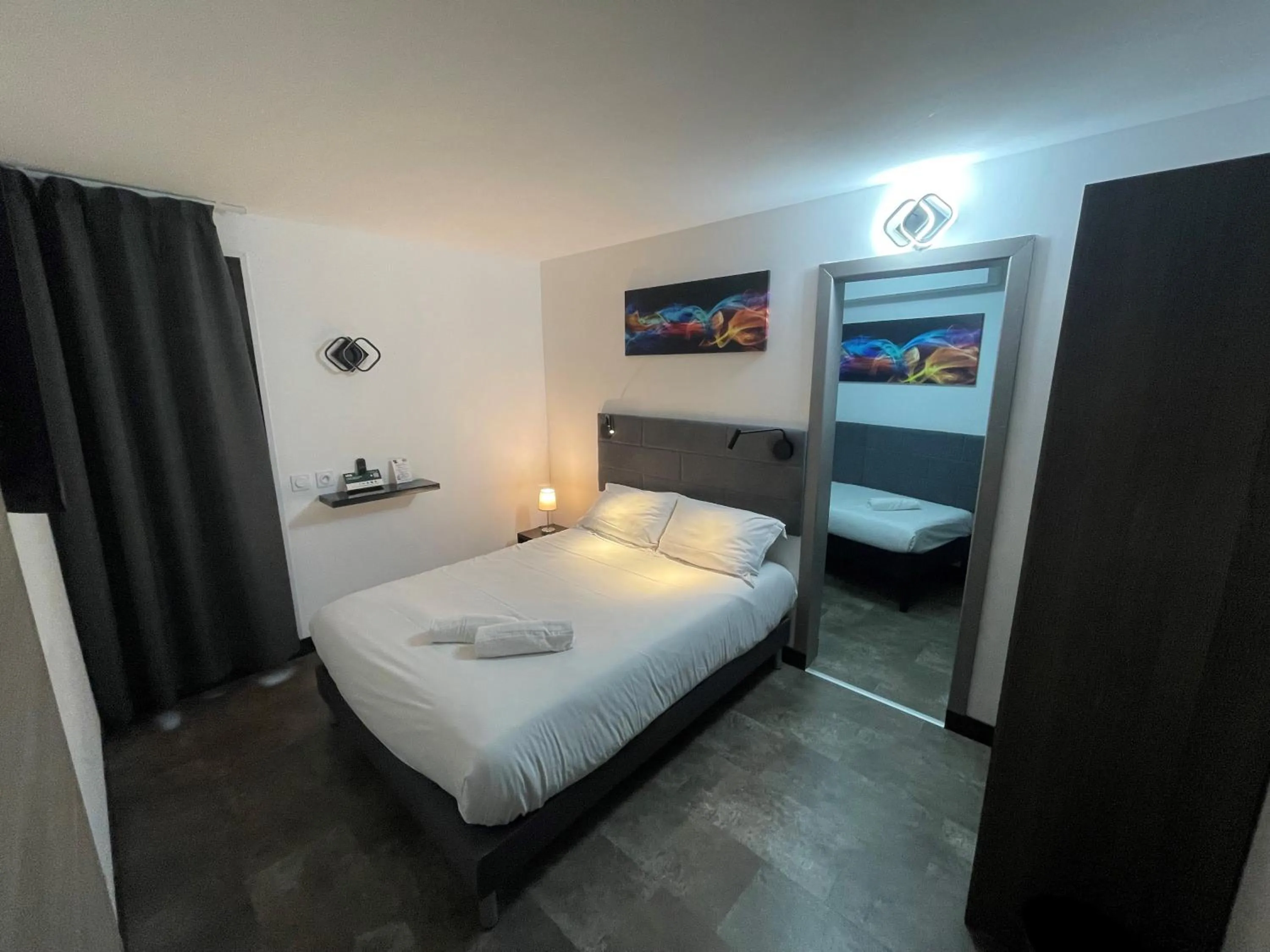 Photo of the whole room, Bed in Urban Style Cannes Mouans-Sartoux