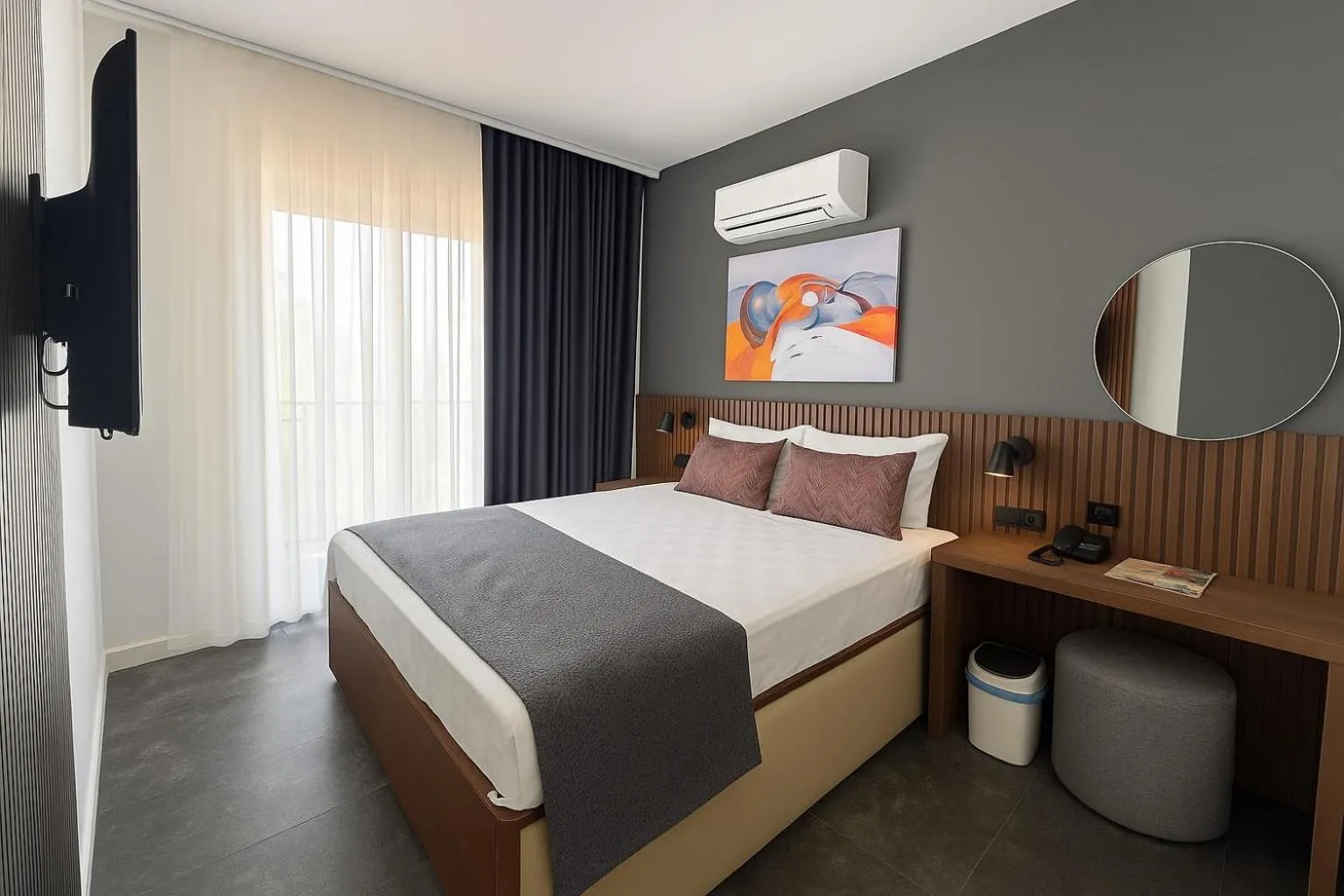 Bed in Wolf Of The City Hotel & Spa