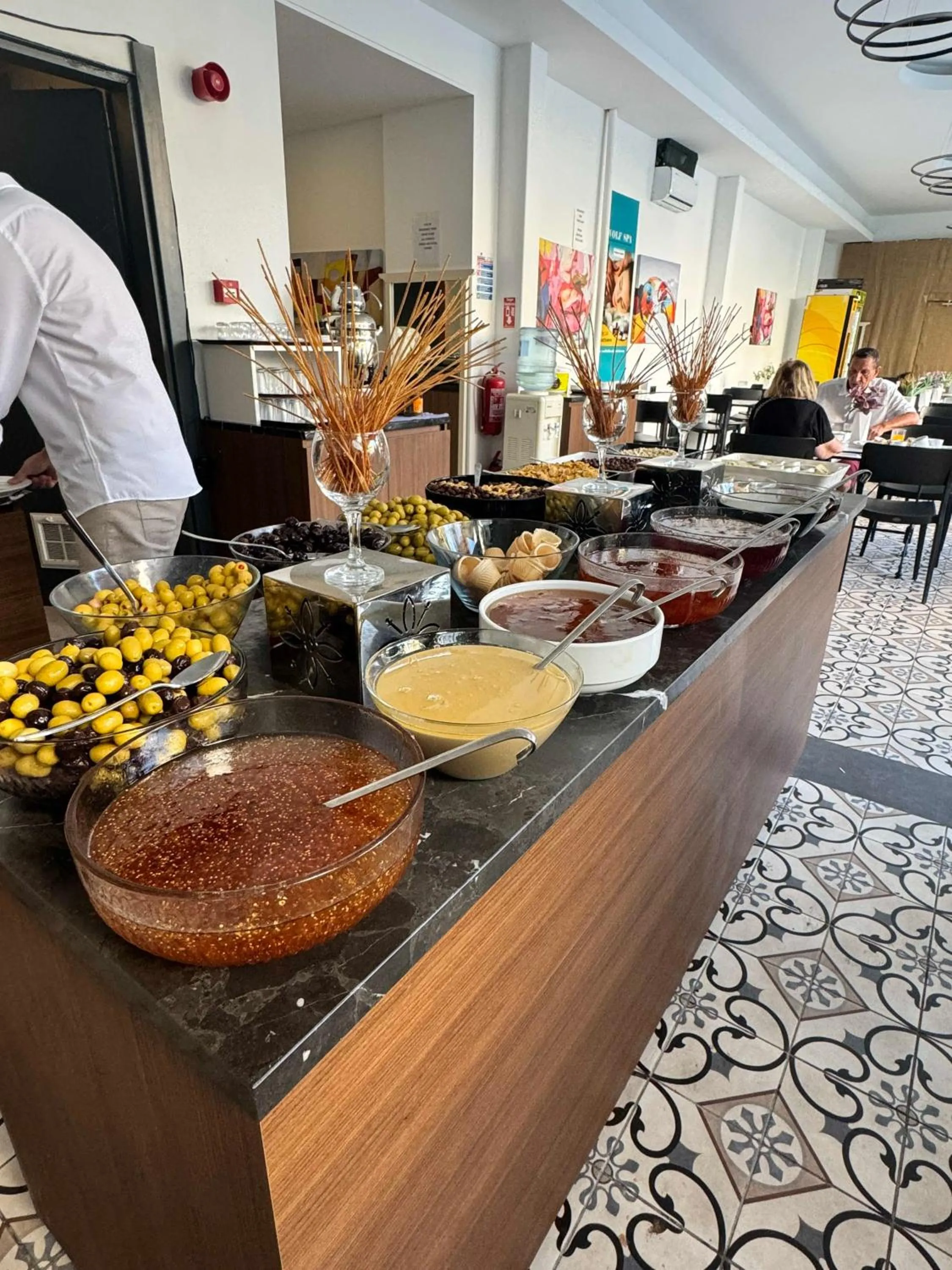 Restaurant/places to eat in Wolf Of The City Hotel & Spa