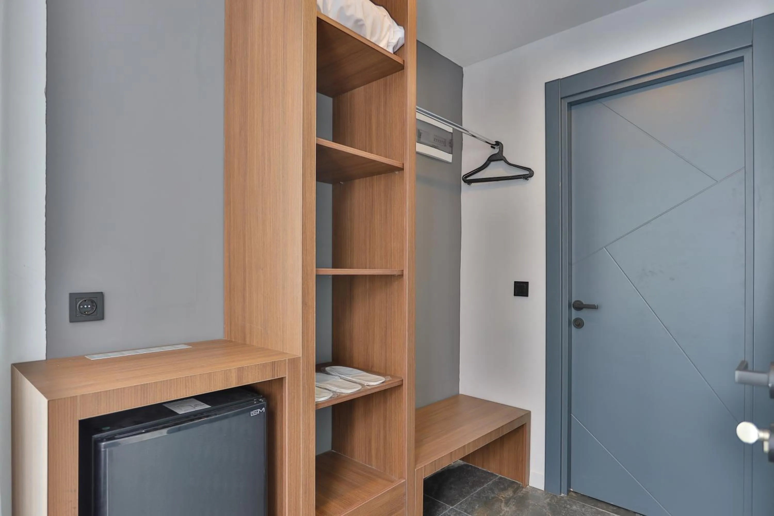 wardrobe in Wolf Of The City Hotel & Spa