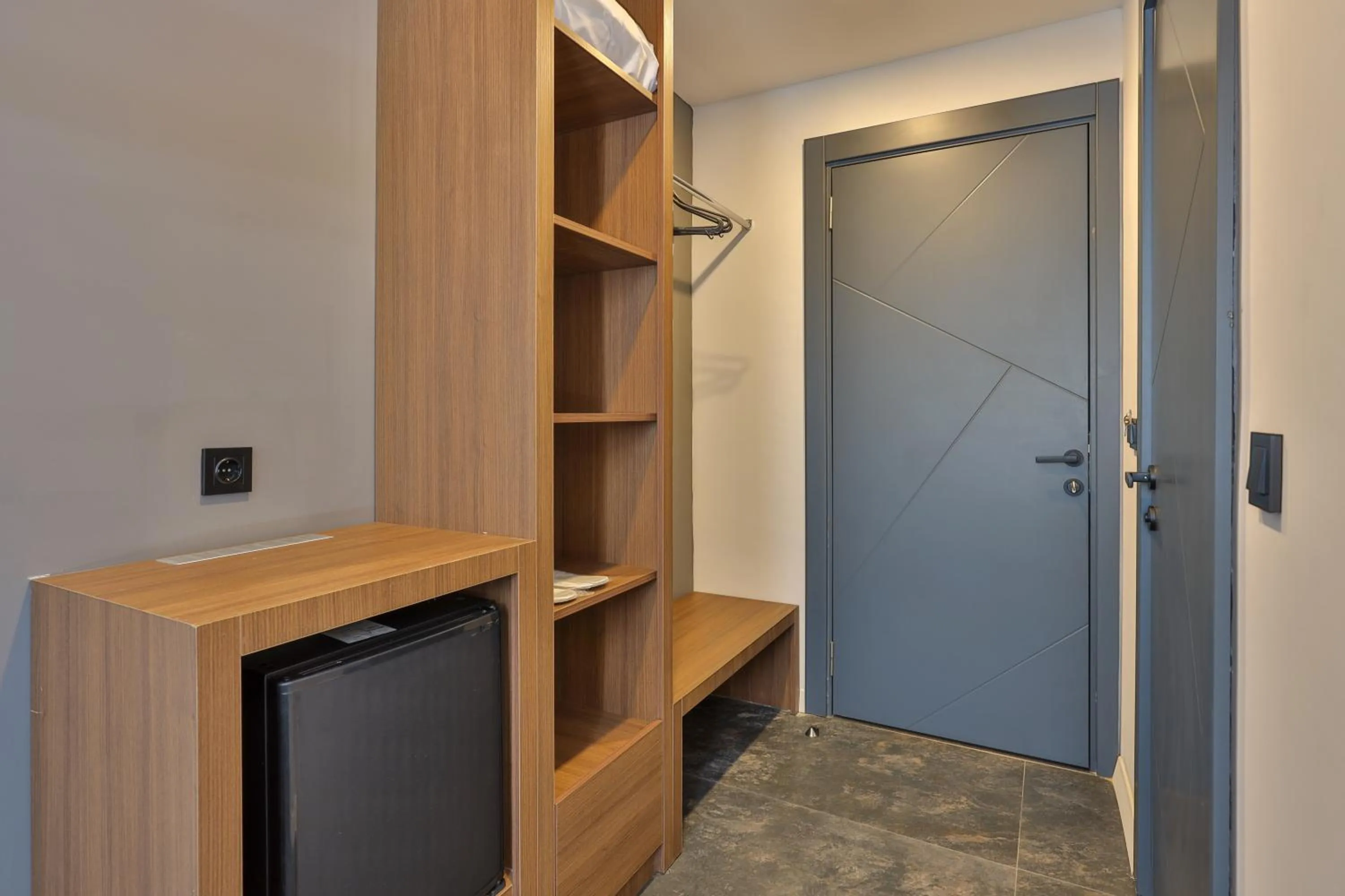 wardrobe in Wolf Of The City Hotel & Spa