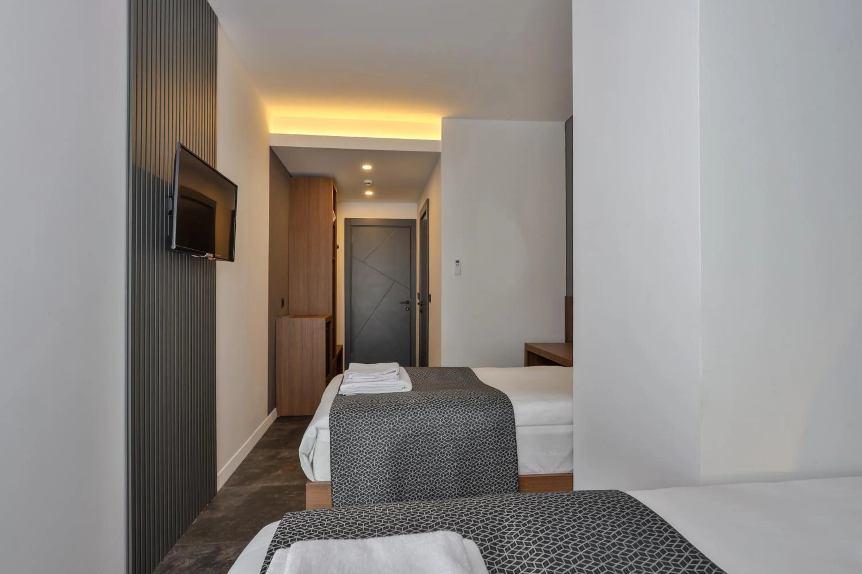 Bed in Wolf Of The City Hotel & Spa