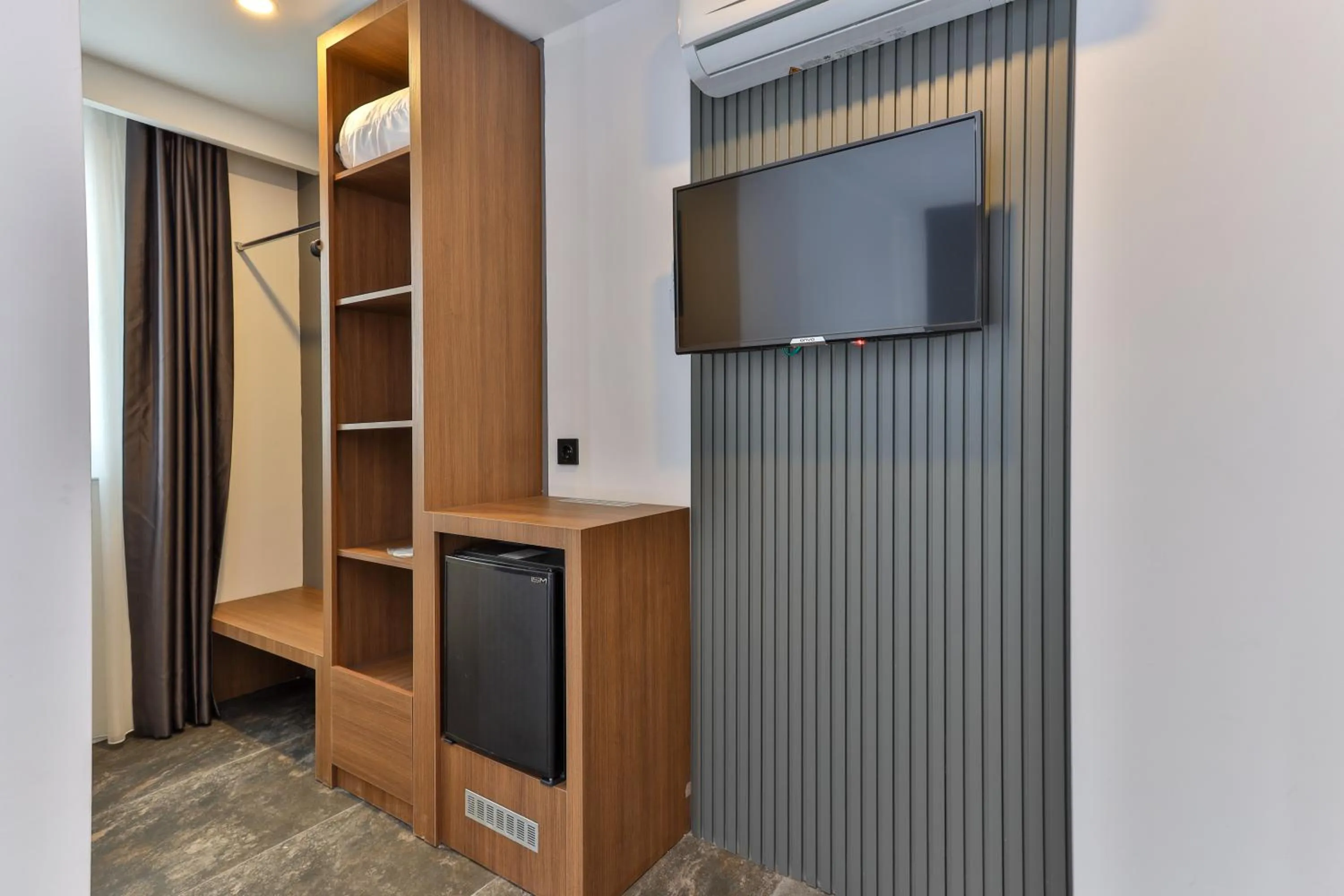 TV and multimedia in Wolf Of The City Hotel & Spa