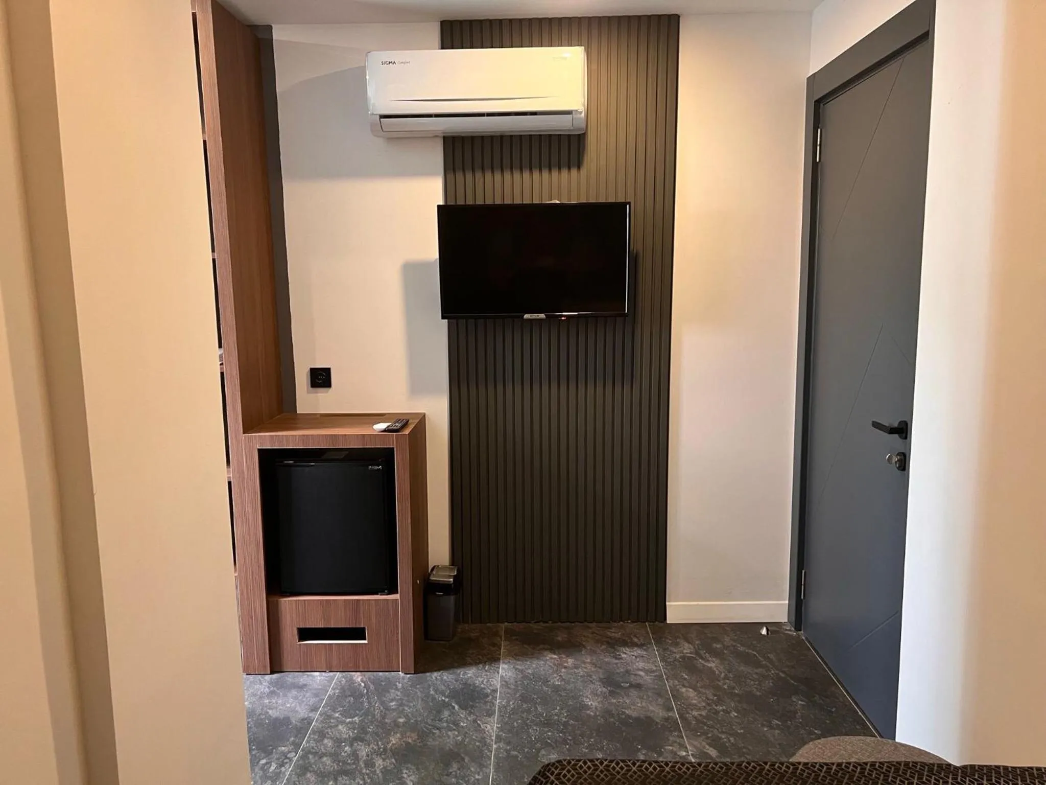 TV and multimedia in Wolf Of The City Hotel & Spa