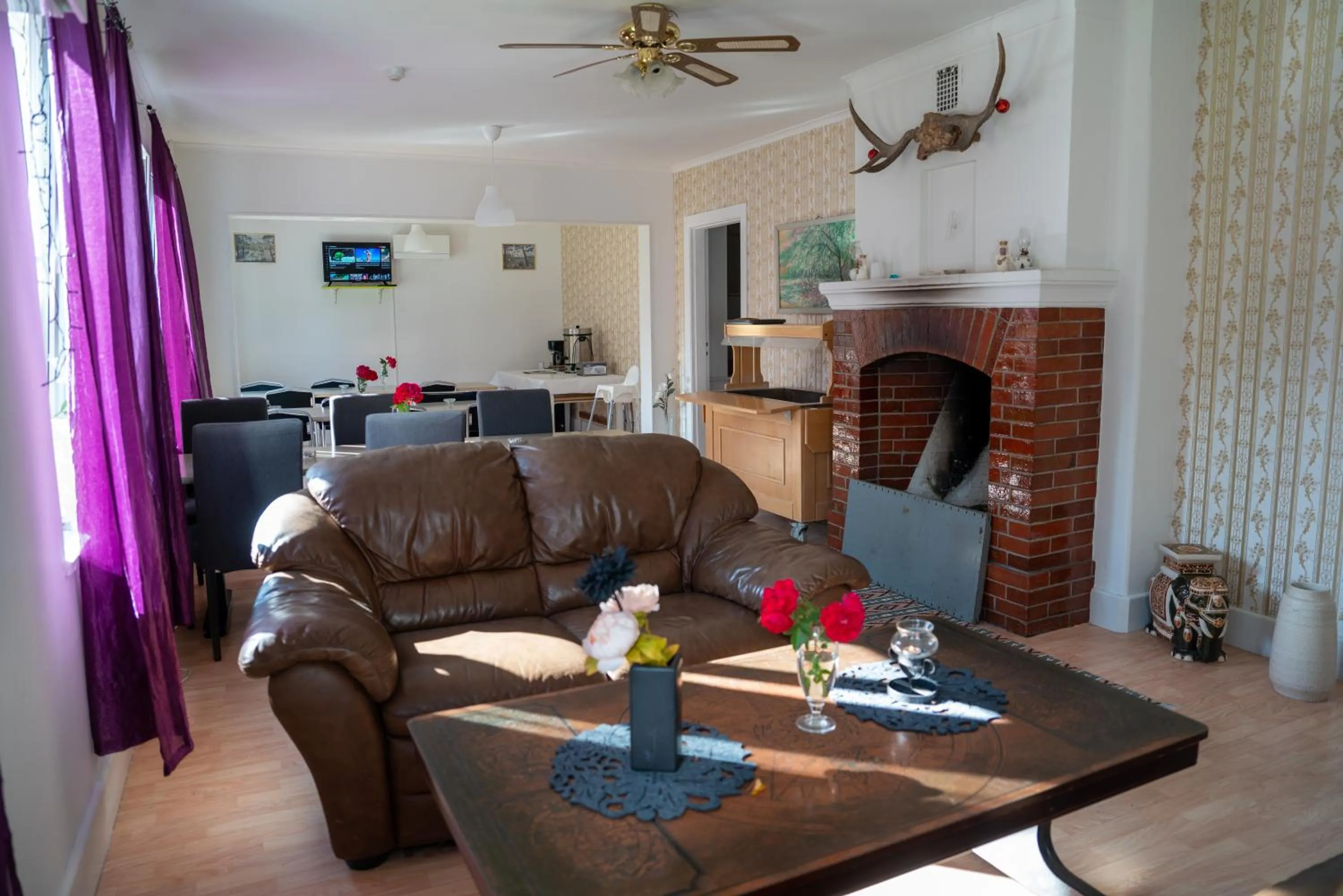 Living room in Hässlebogården Turist & Konferens