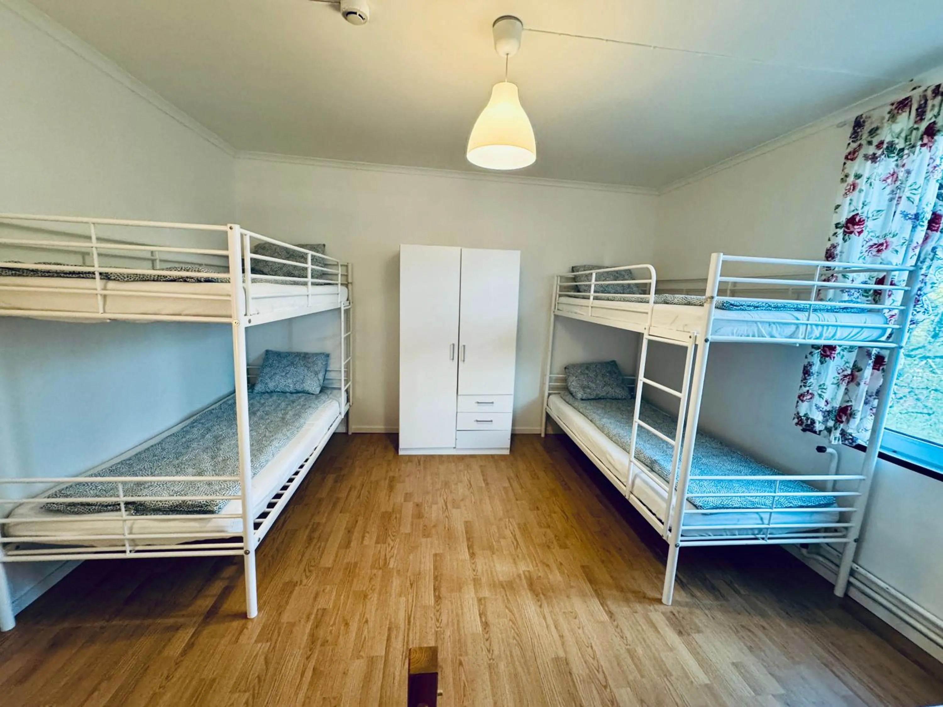 Bed in Hässlebogården Turist & Konferens