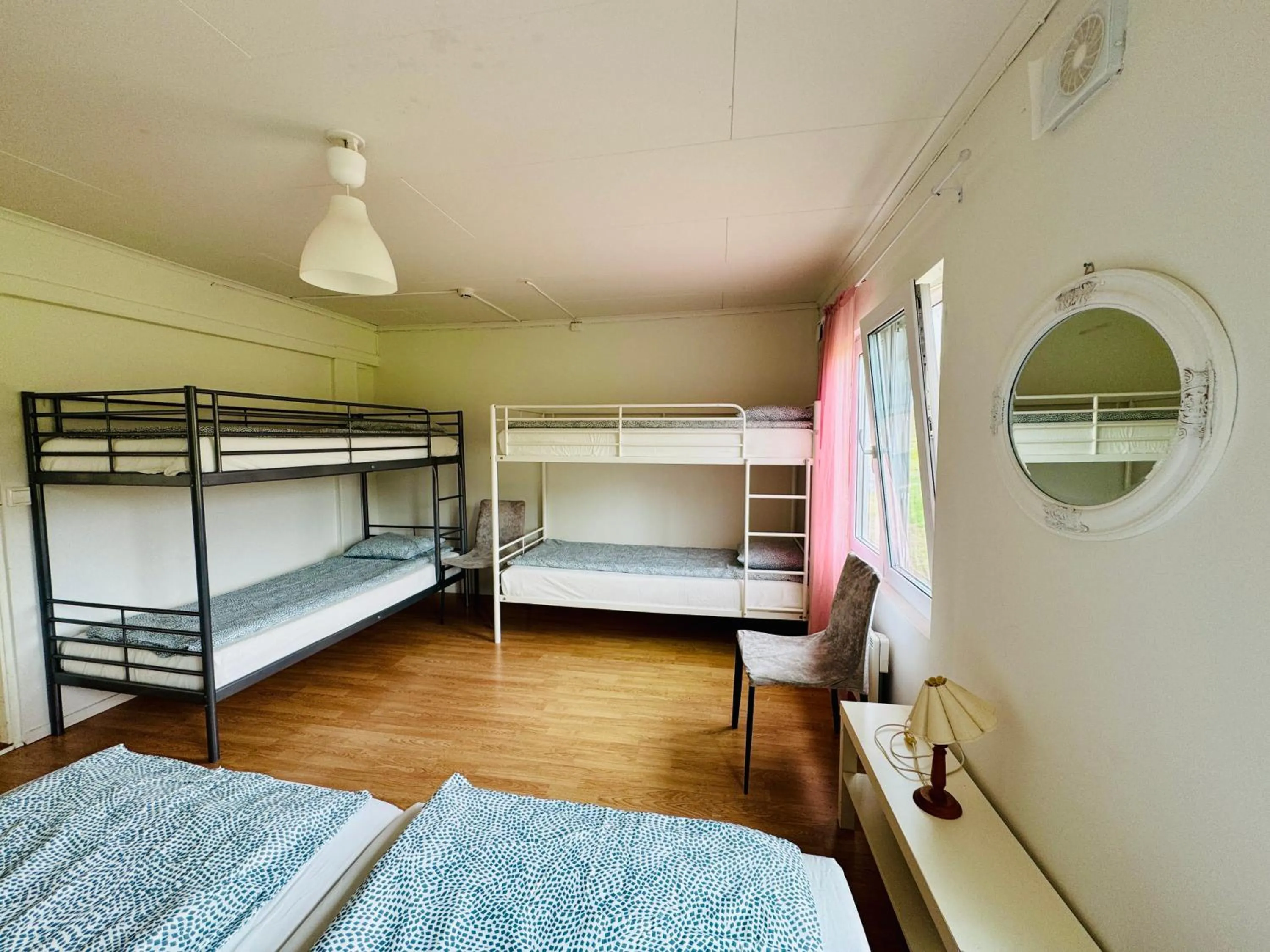 Bed in Hässlebogården Turist & Konferens