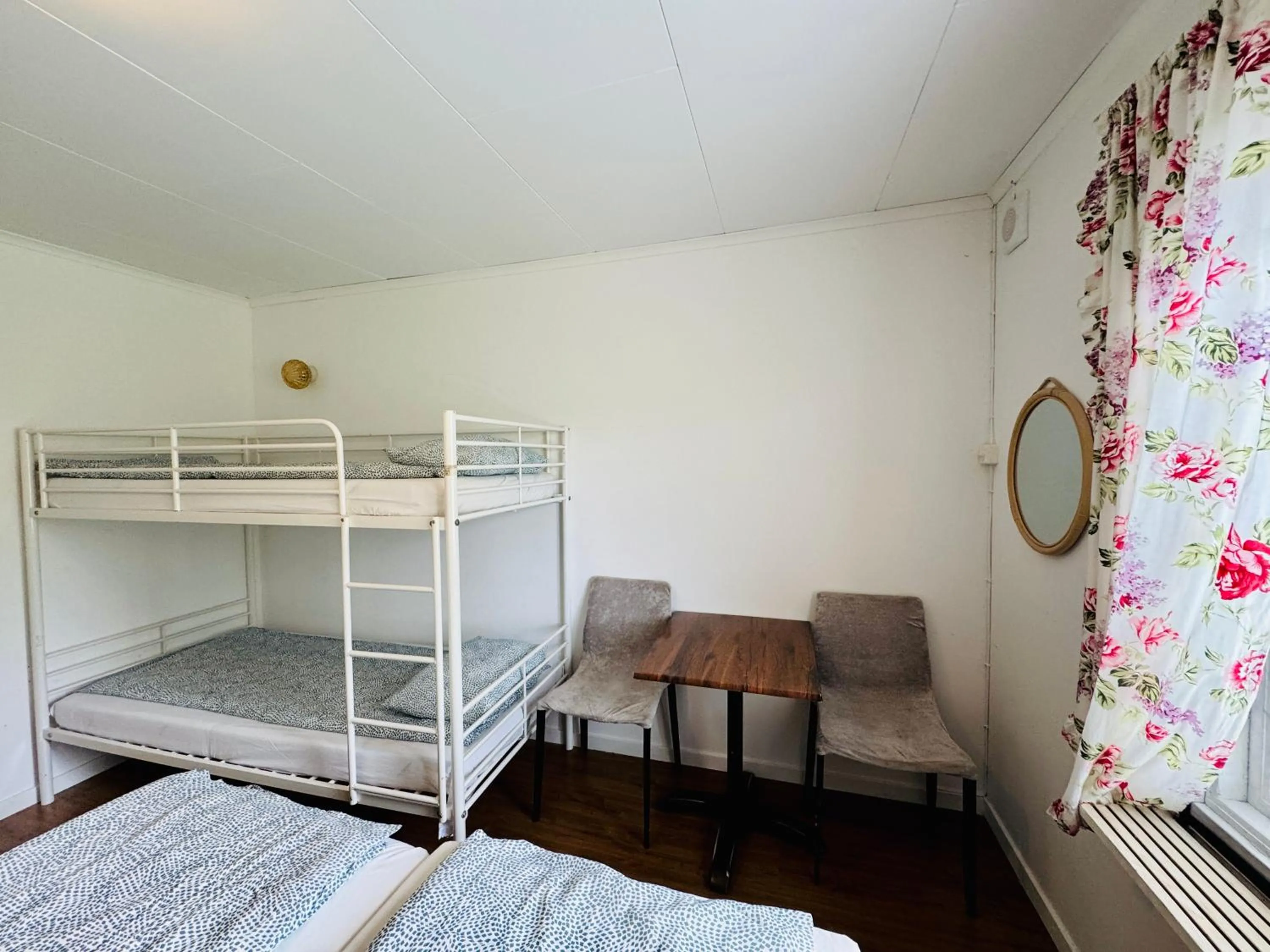 Bed in Hässlebogården Turist & Konferens