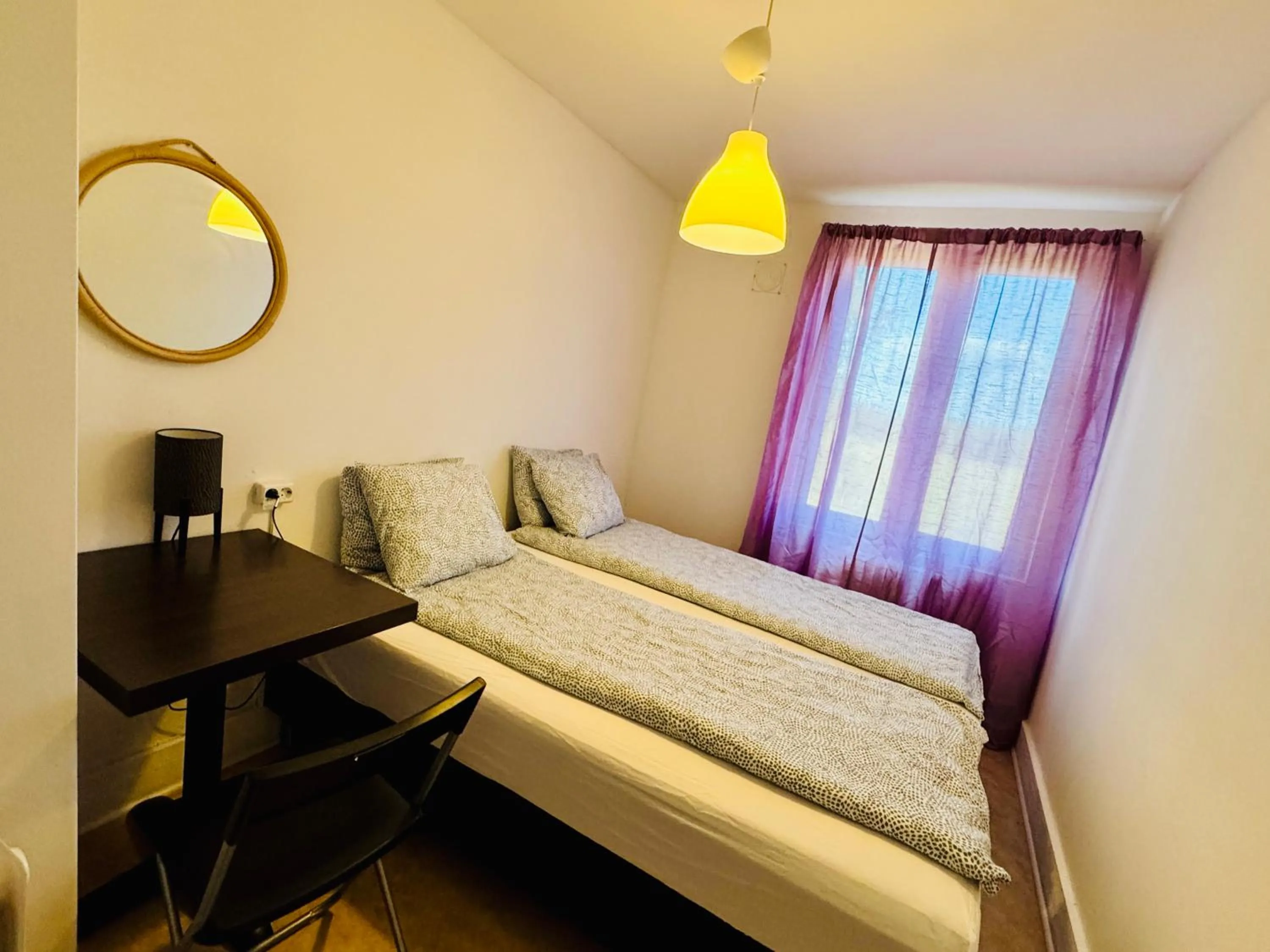 Bed in Hässlebogården Turist & Konferens