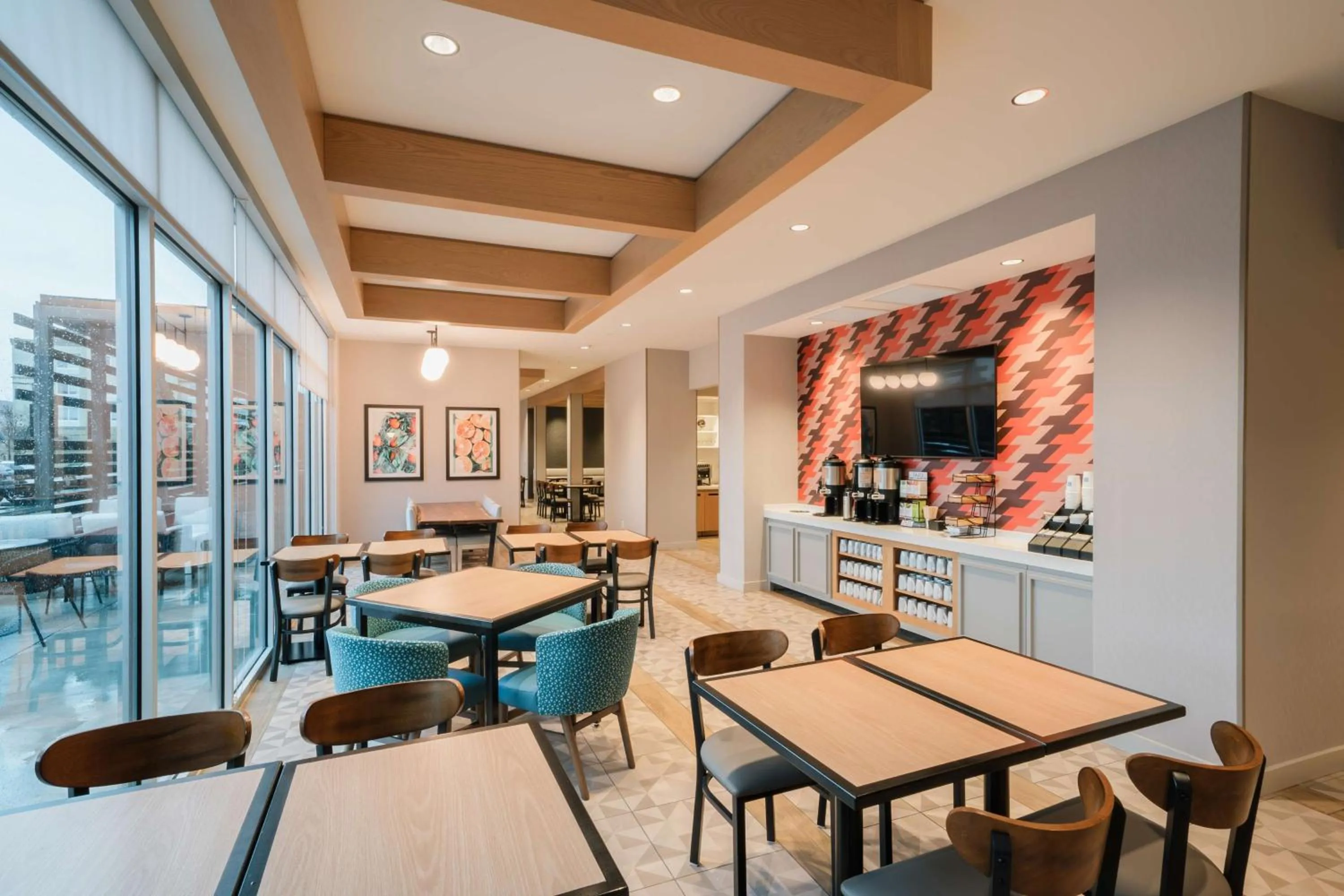 Restaurant/places to eat in Hyatt House Sacramento Airport - Natomas