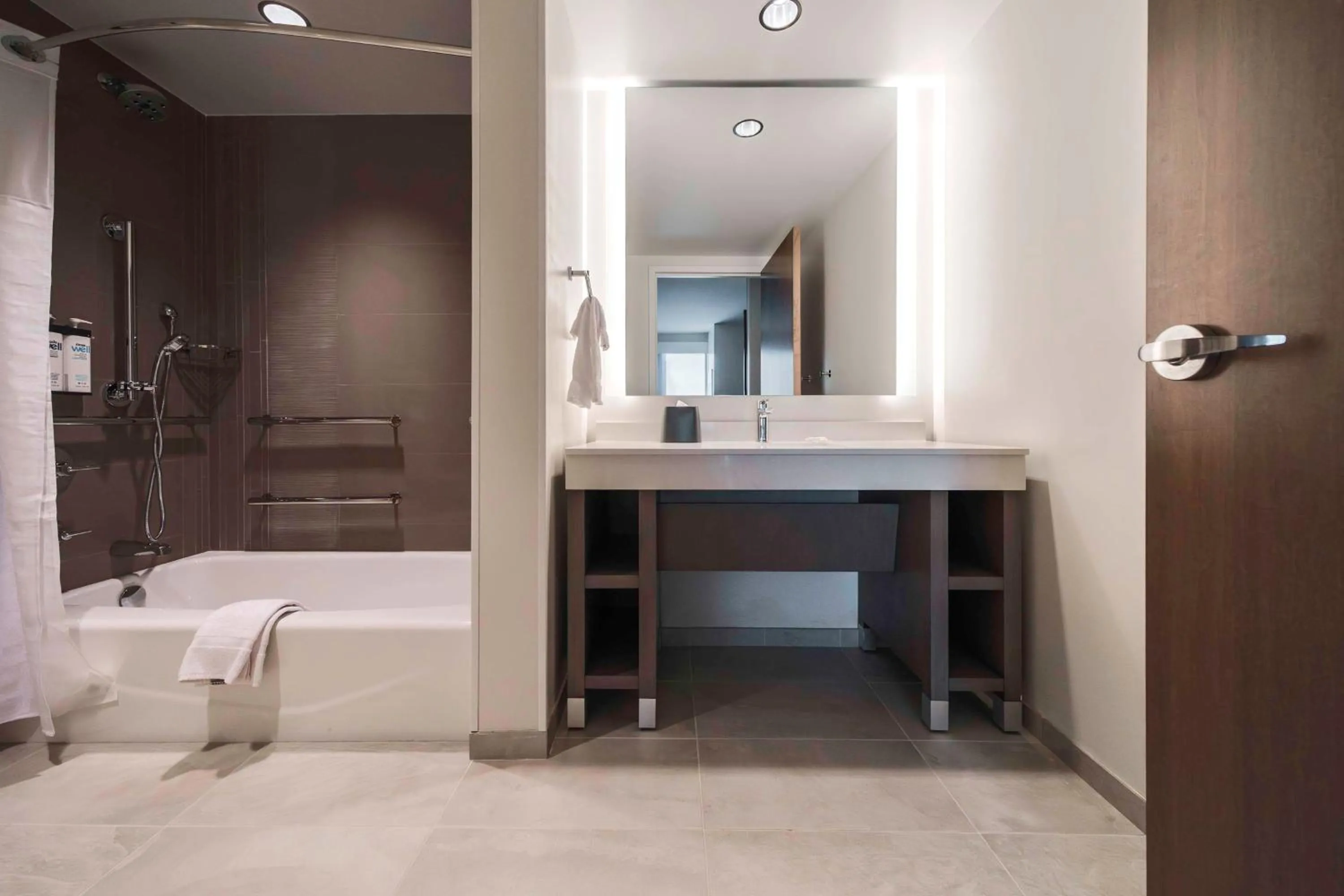 Bathroom in Hyatt House Sacramento Airport - Natomas