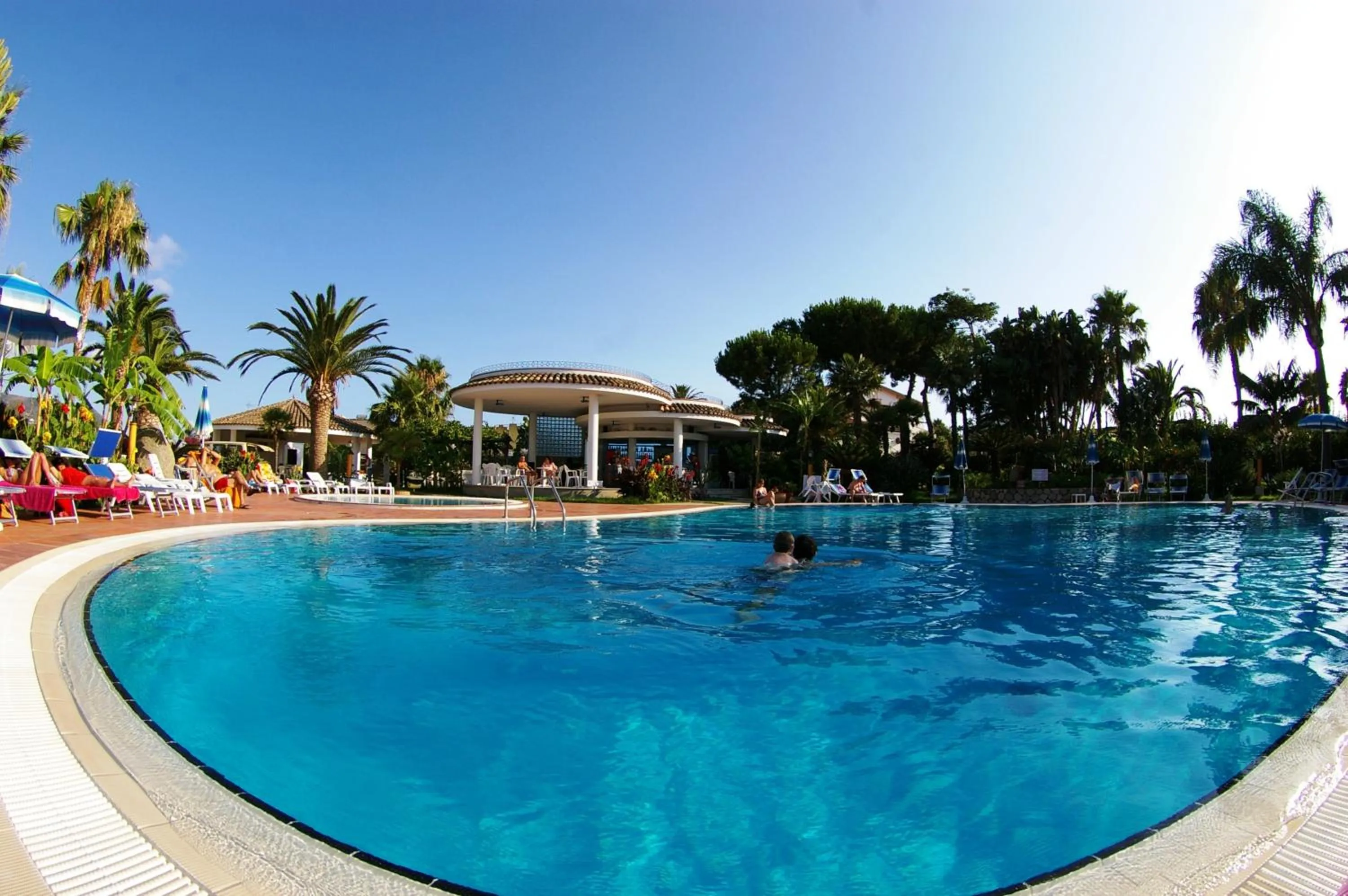 Swimming pool in Hotel Residence Costa Azzurra