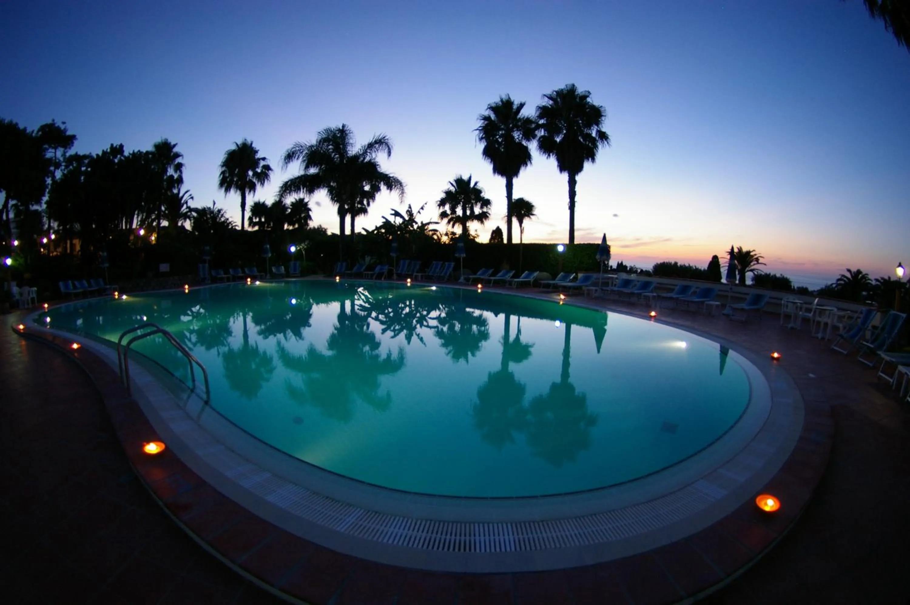 Swimming pool in Hotel Residence Costa Azzurra