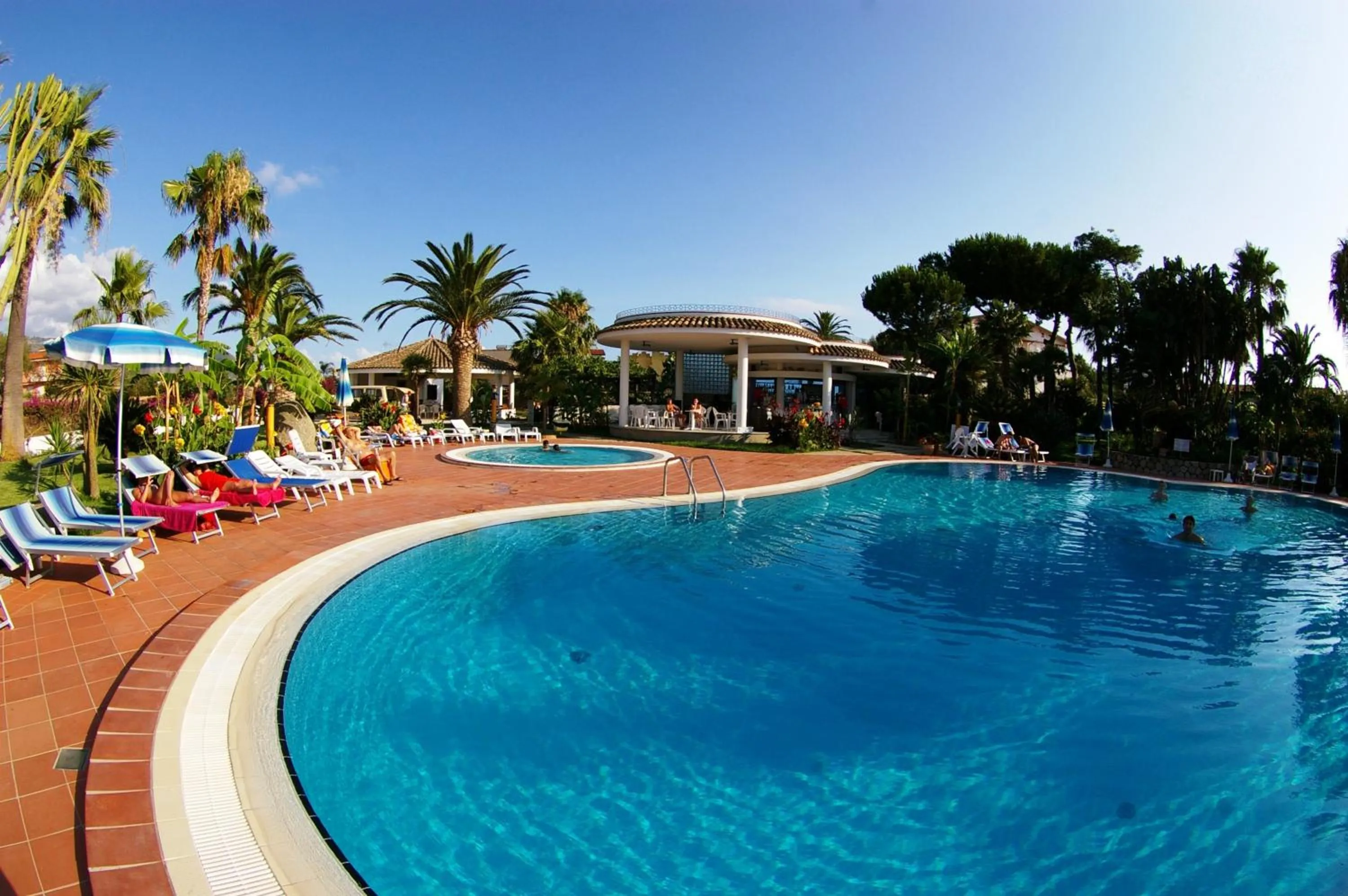 Swimming pool in Hotel Residence Costa Azzurra