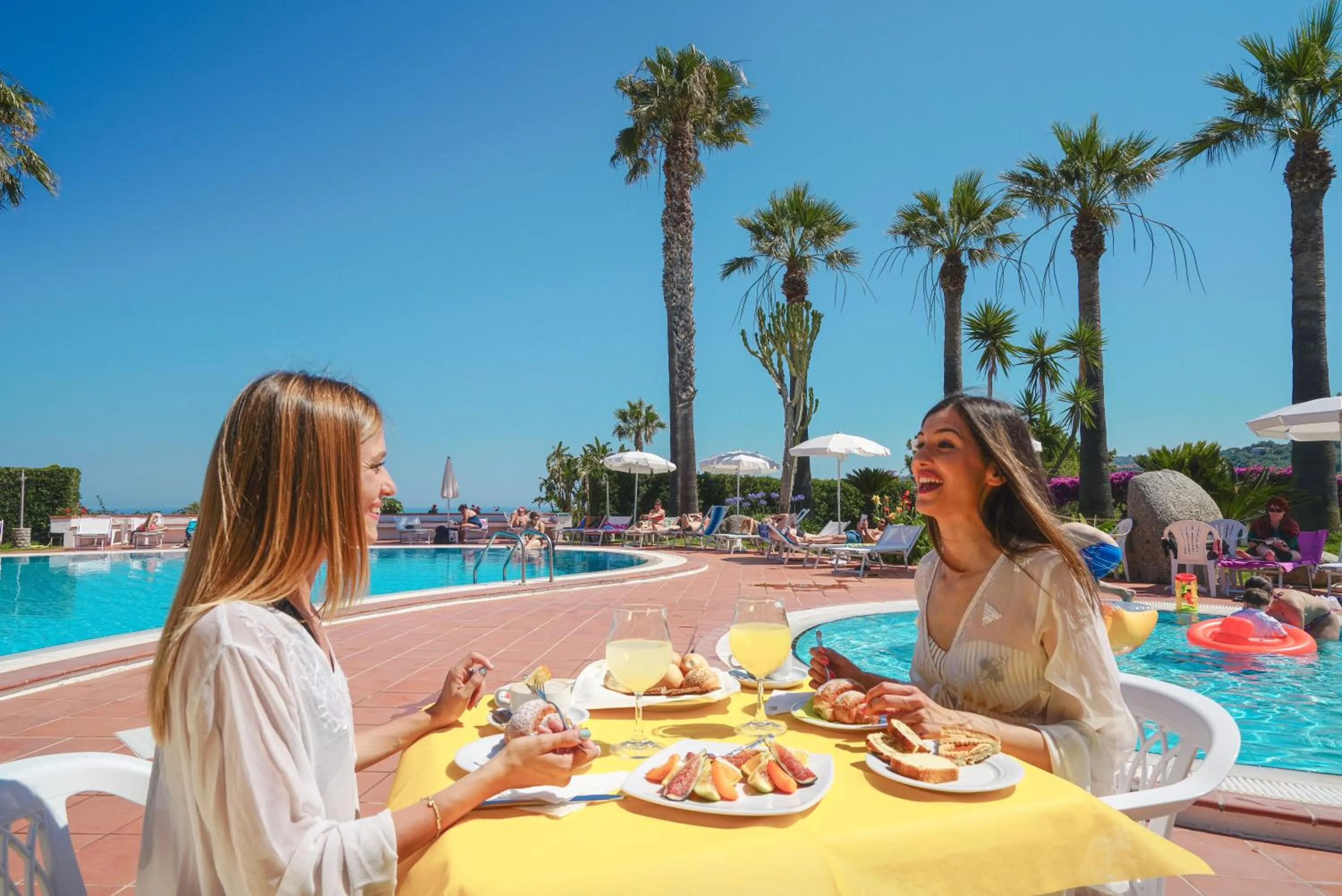 Breakfast in Hotel Residence Costa Azzurra