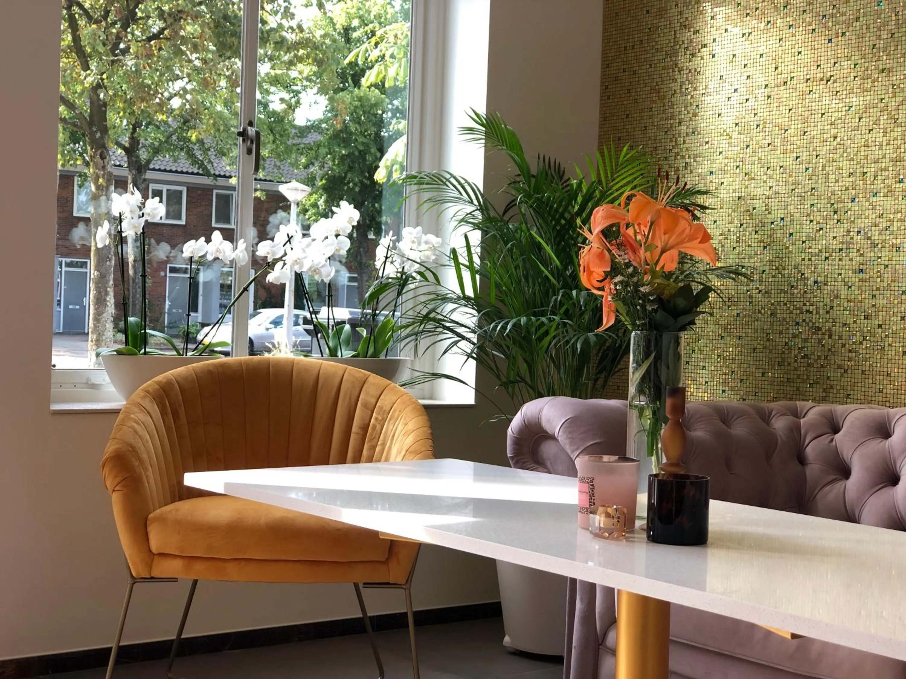 Seating area in Chasse Residency Hotel