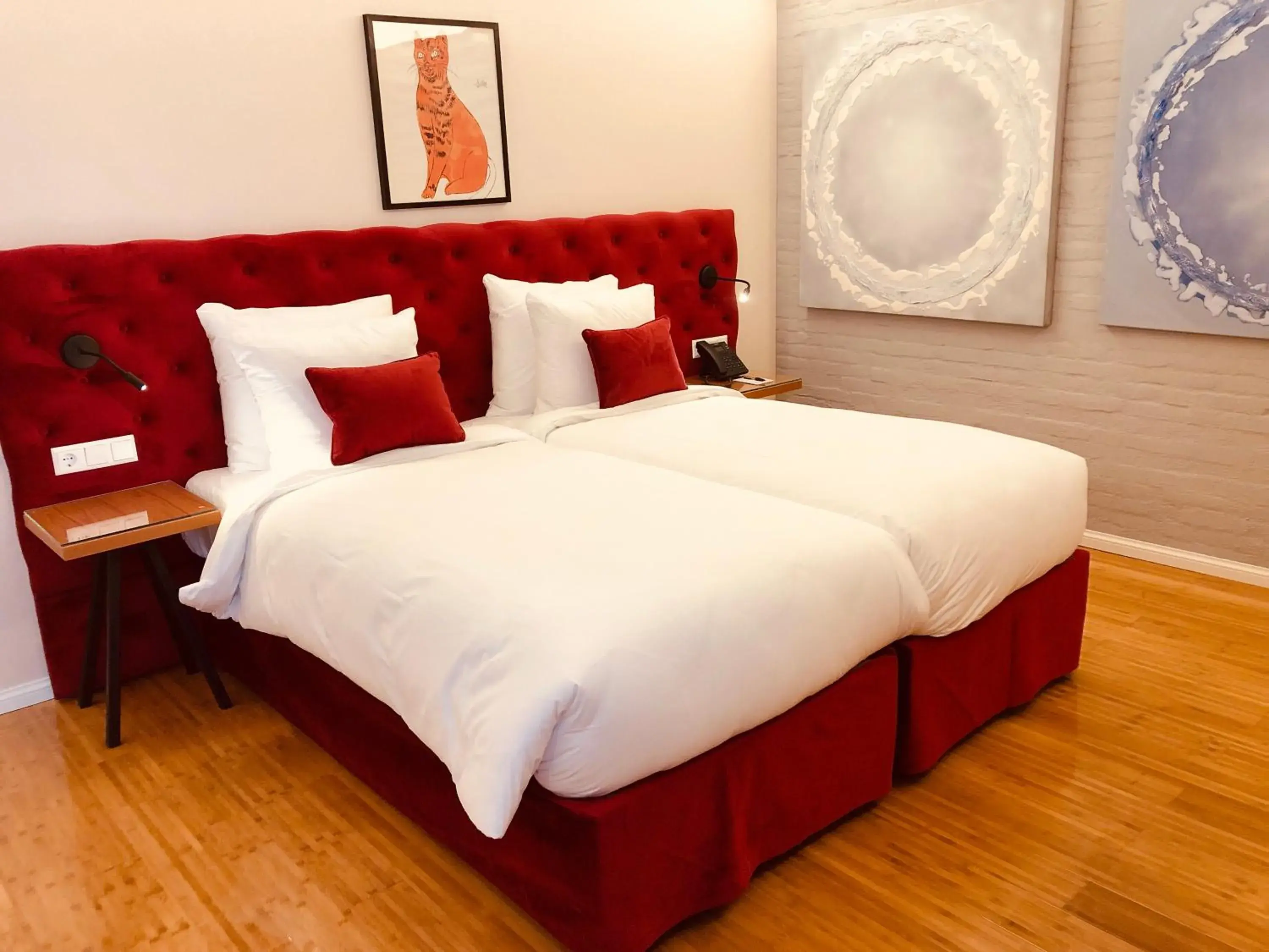 Photo of the whole room, Bed in Chassé Hotel Residency Photo of the whole room, Bed in Chassé Hotel Residency