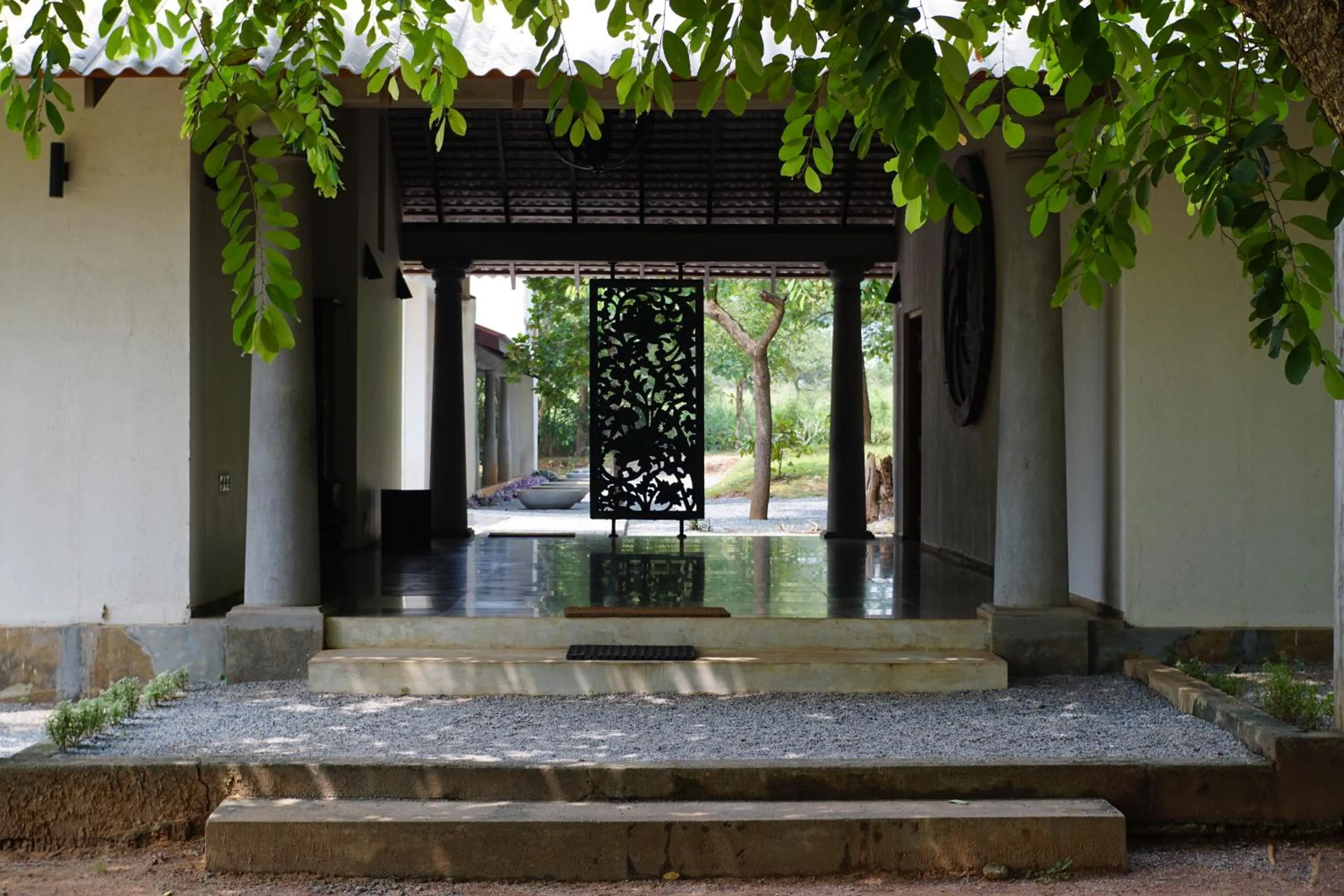 Facade/entrance in Sevanagama