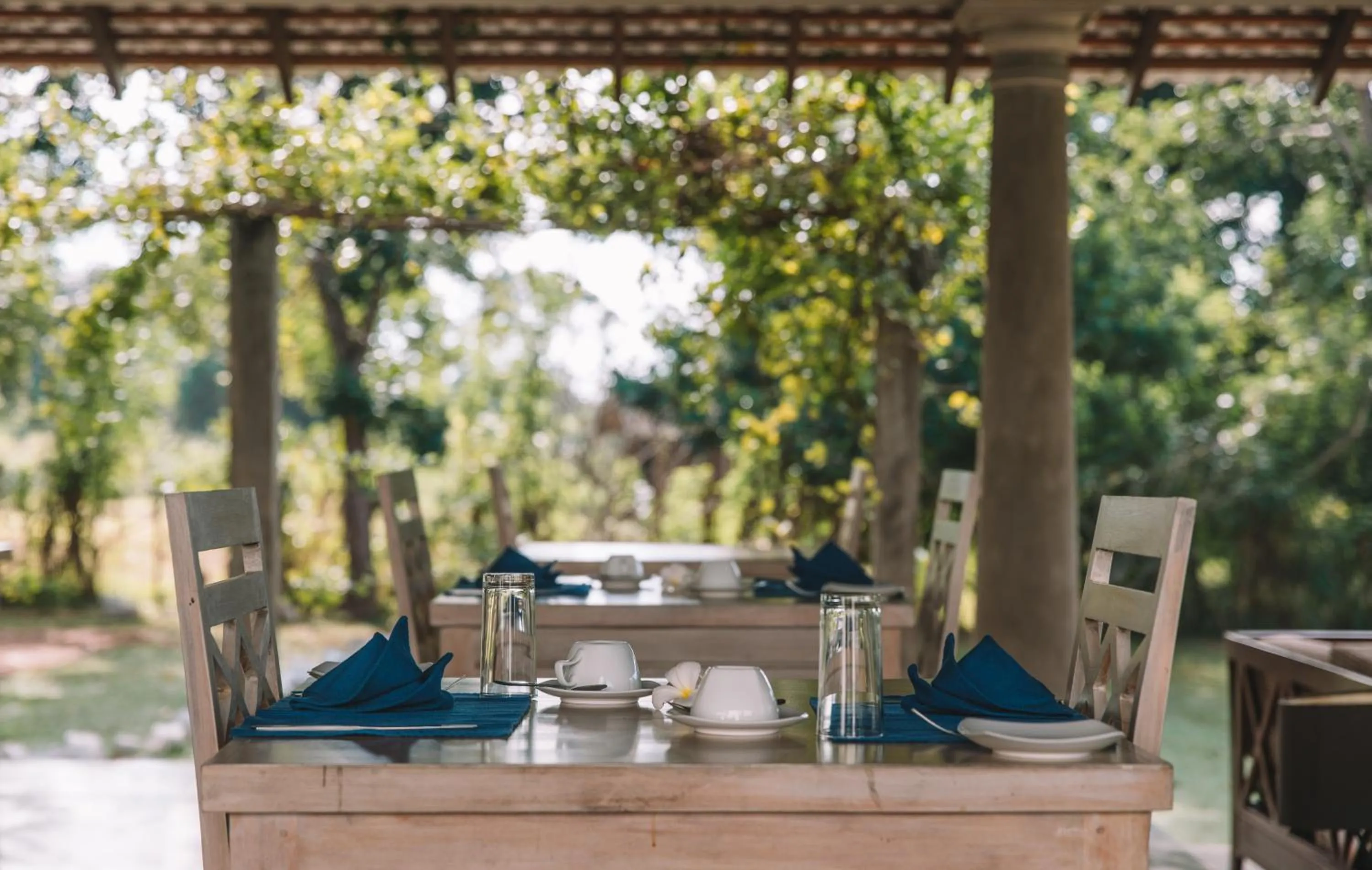 Restaurant/places to eat in Sevanagama