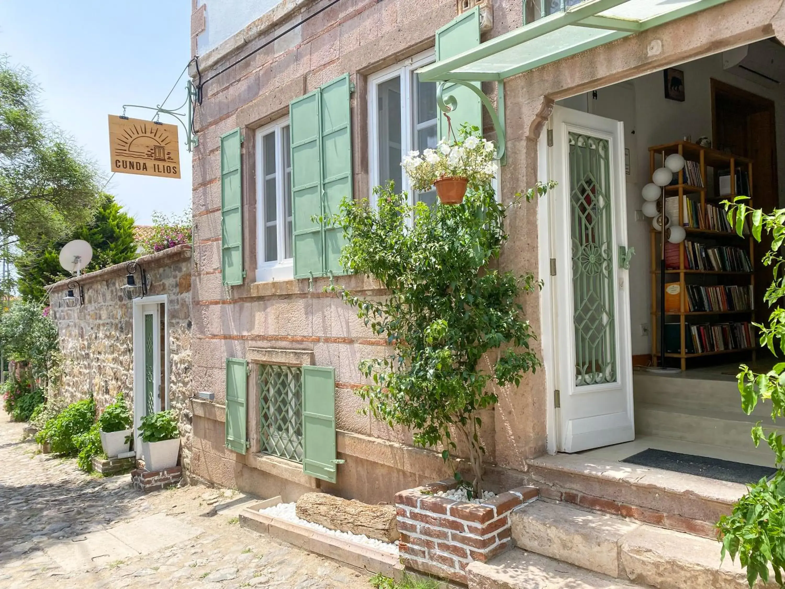 Property building in Cunda ILIOS Property building in Cunda ILIOS