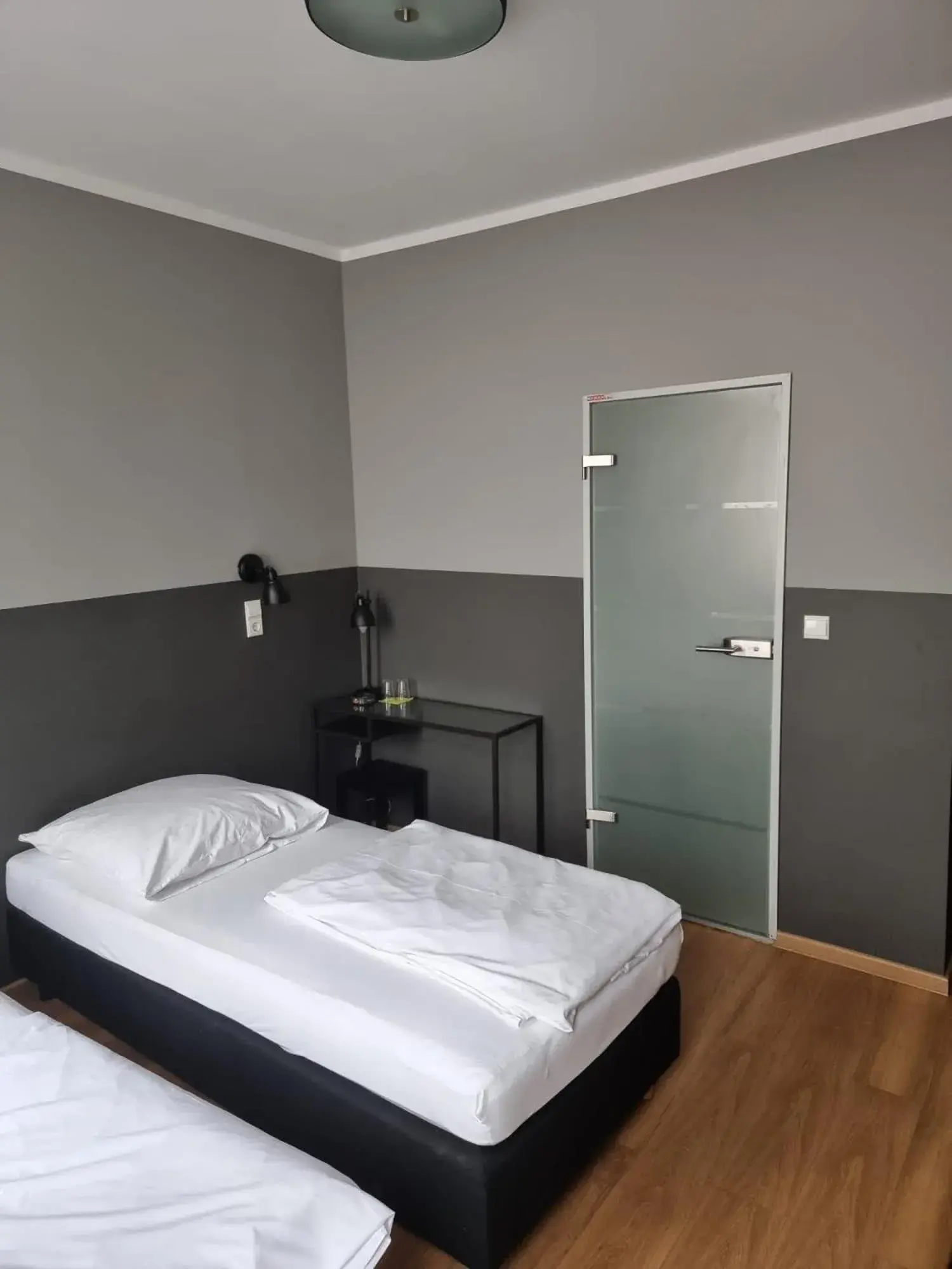 Double Room with Private Bathroom in Hotel Fly ´ In Double Room with Private Bathroom in Hotel Fly ´ In