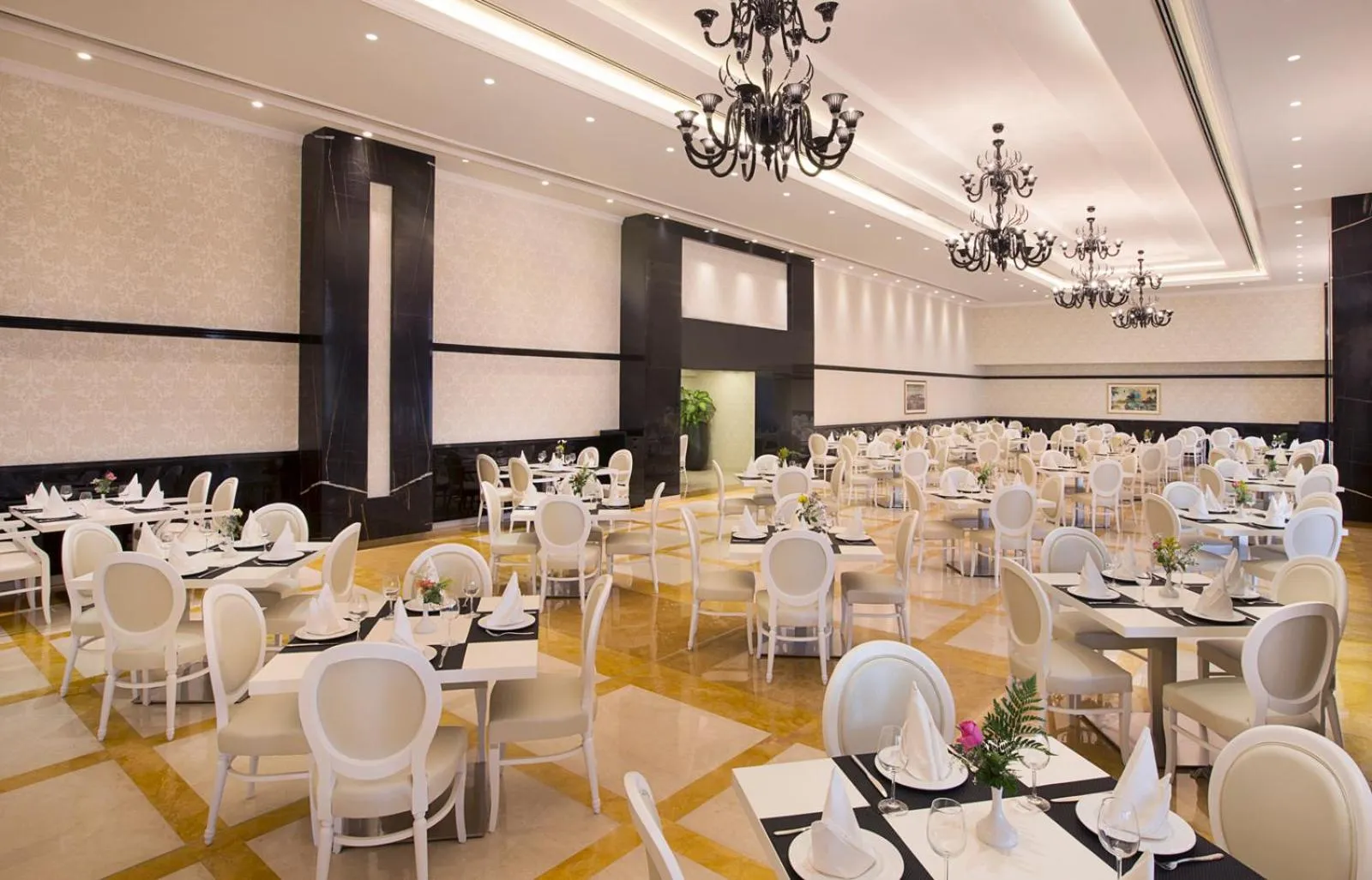 Restaurant/places to eat in Babylon Rotana Hotel